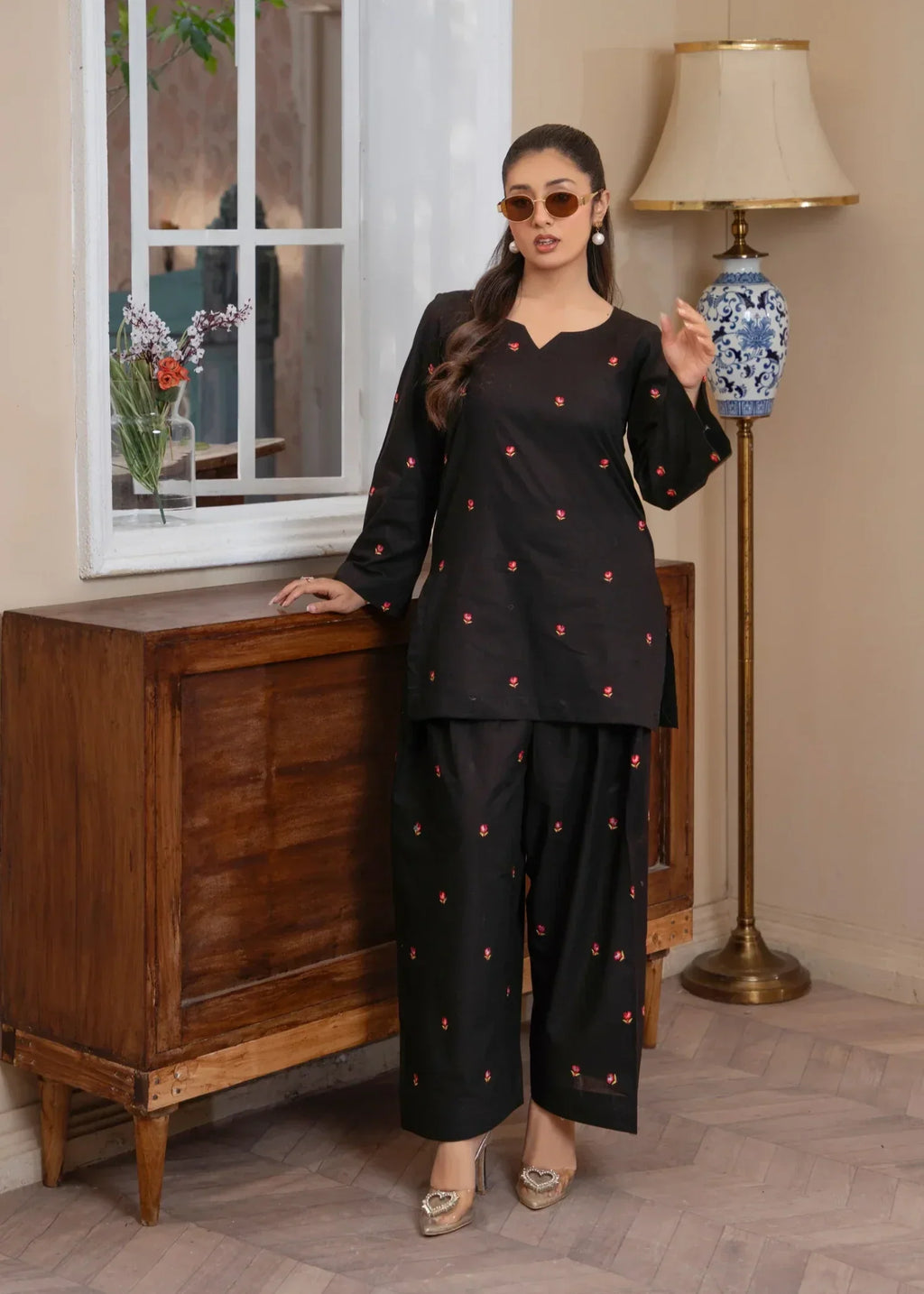 Akhrot Clothing Siyah Gulaab Women 2pcs