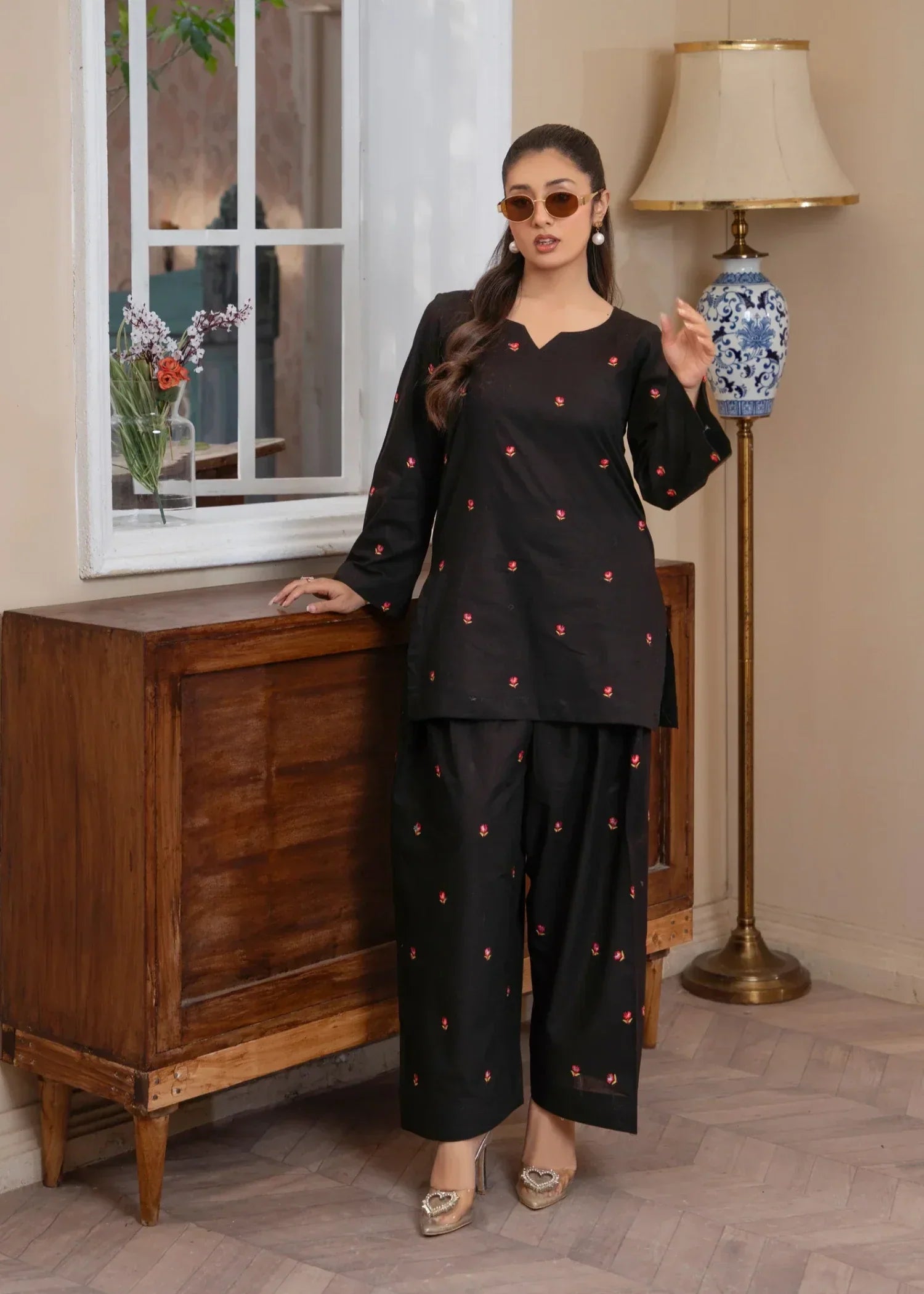 Akhrot Clothing Siyah Gulaab Women 2pcs