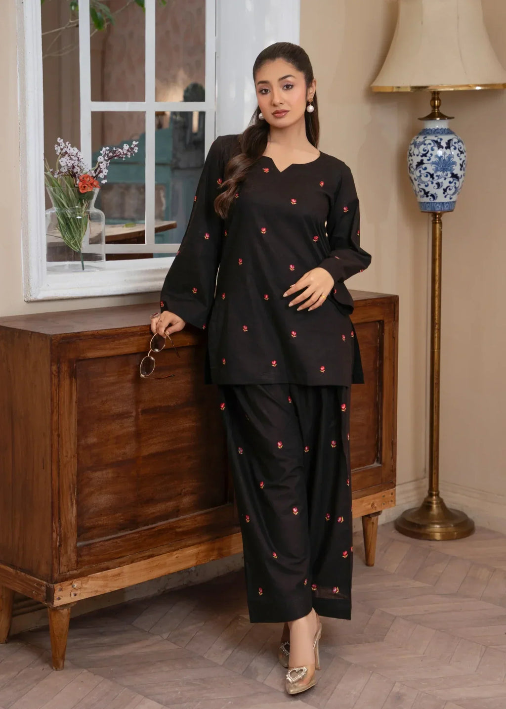 Akhrot Clothing Siyah Gulaab Women 2pcs