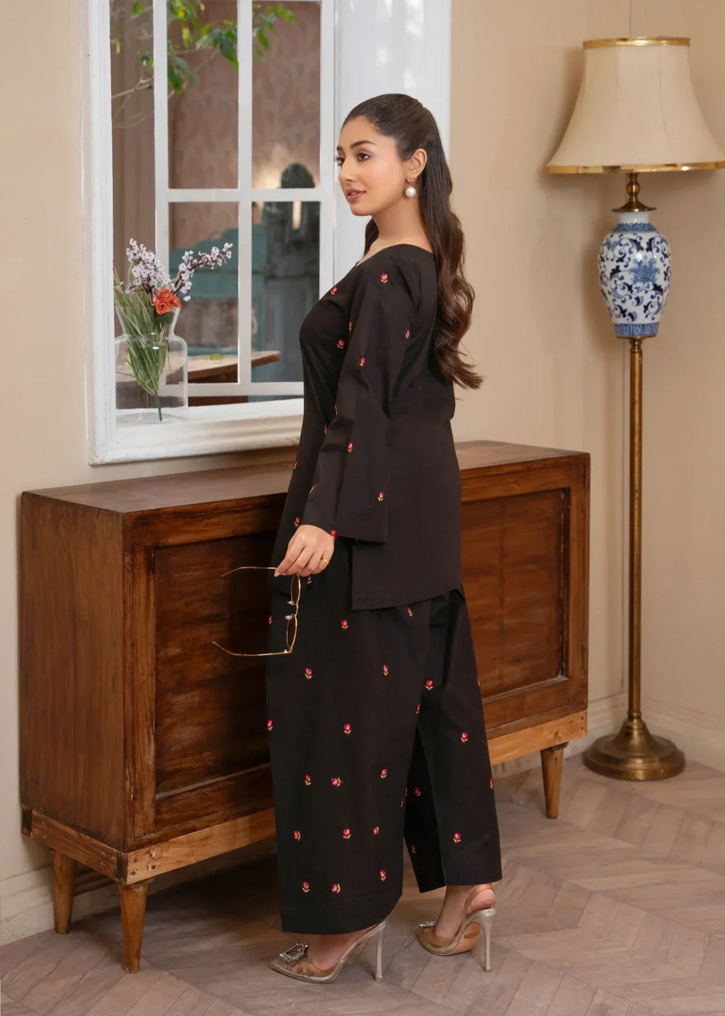 Akhrot Clothing Siyah Gulaab Women 2pcs