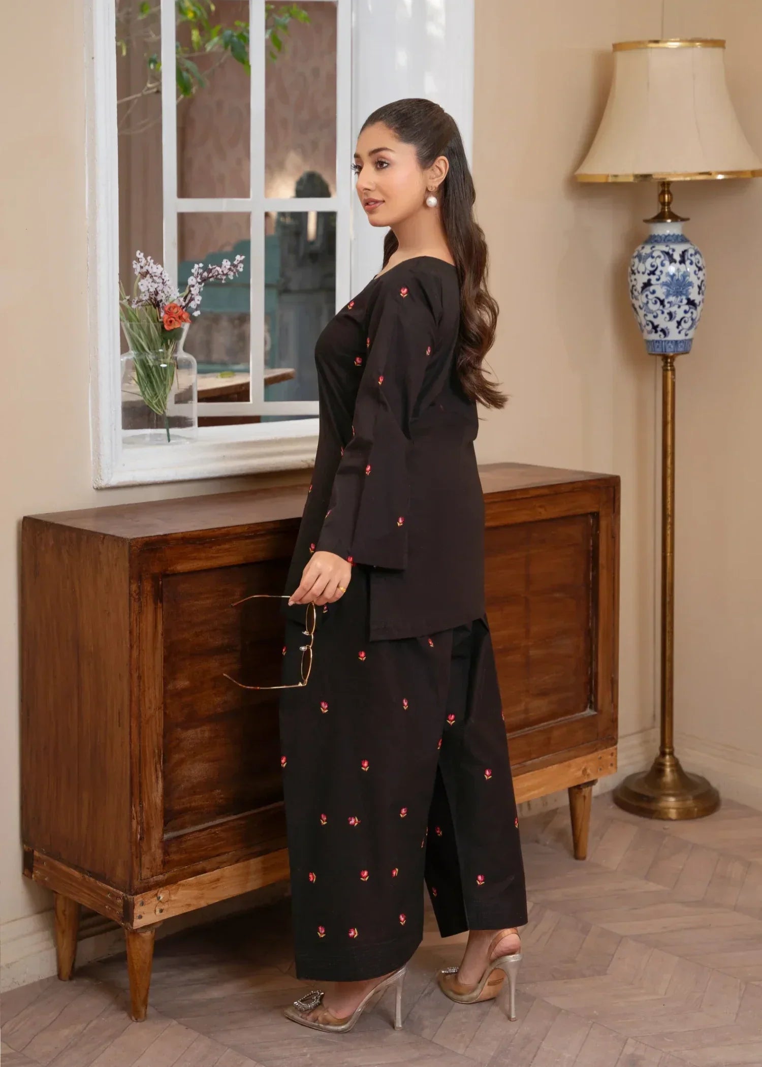 Akhrot Clothing Siyah Gulaab Women 2pcs