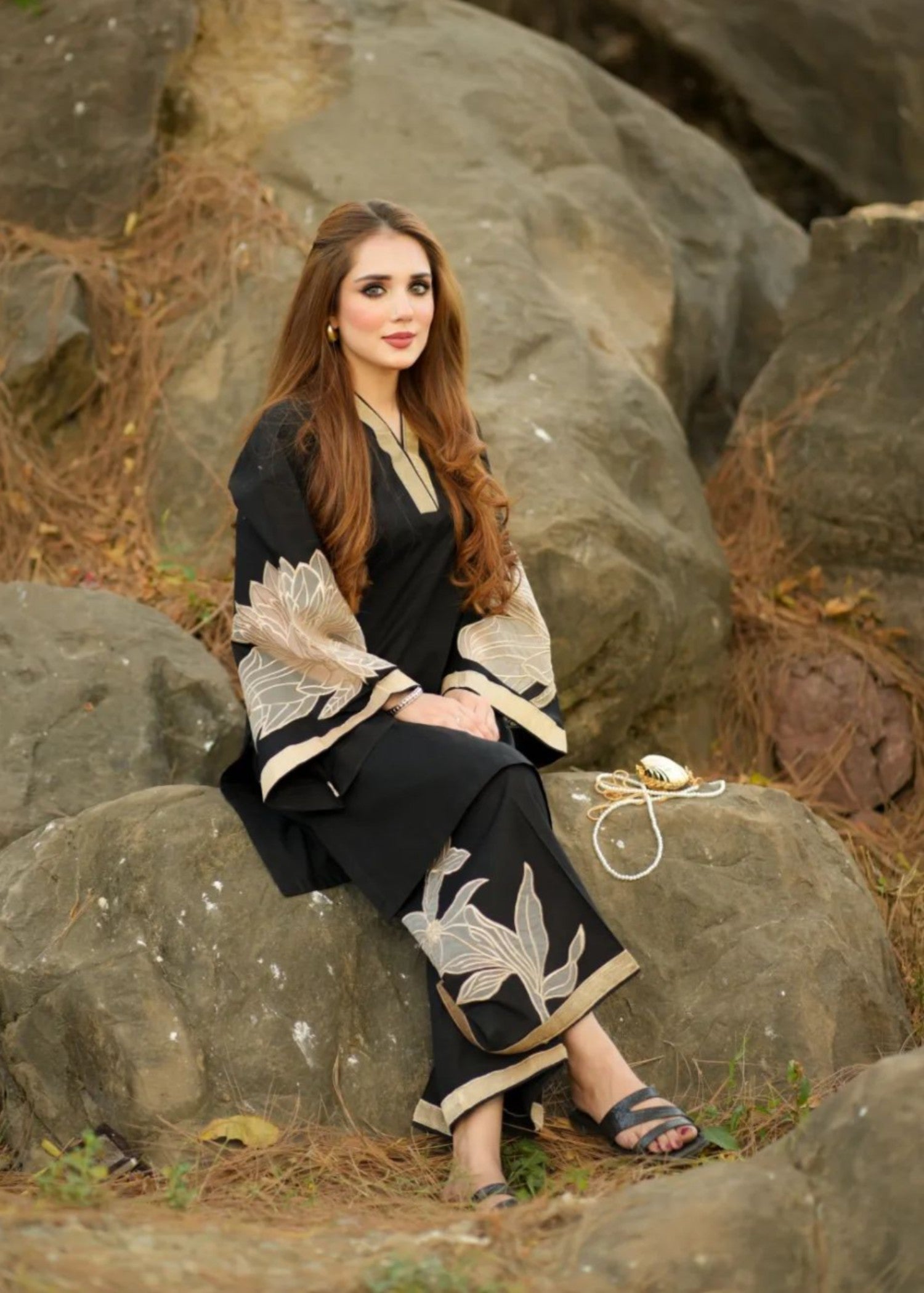 Libas Thread Almond Embroidery Women 2pcs