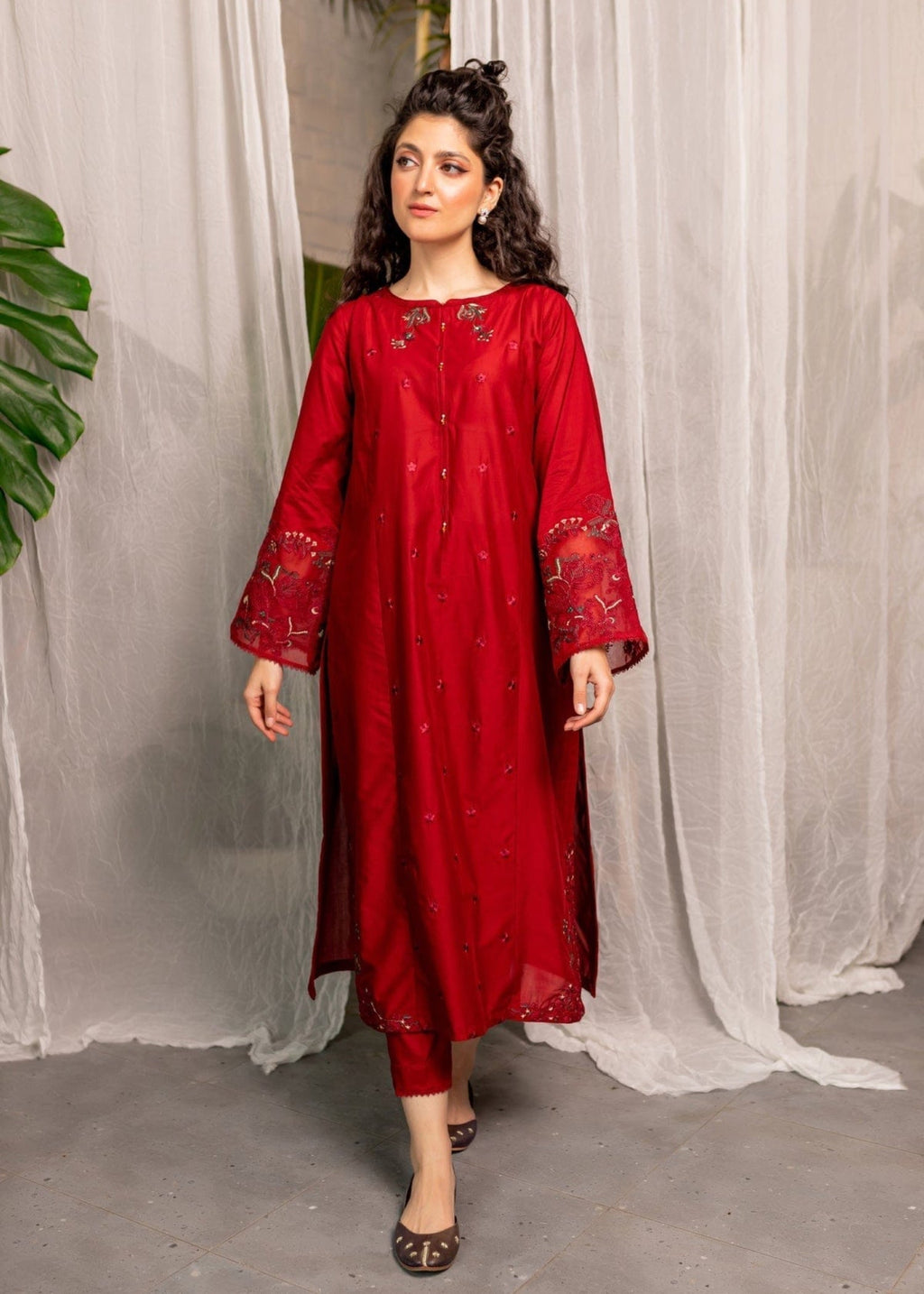 The Turkish Wear Rose Embroidered Kurta Set Women 2pcs