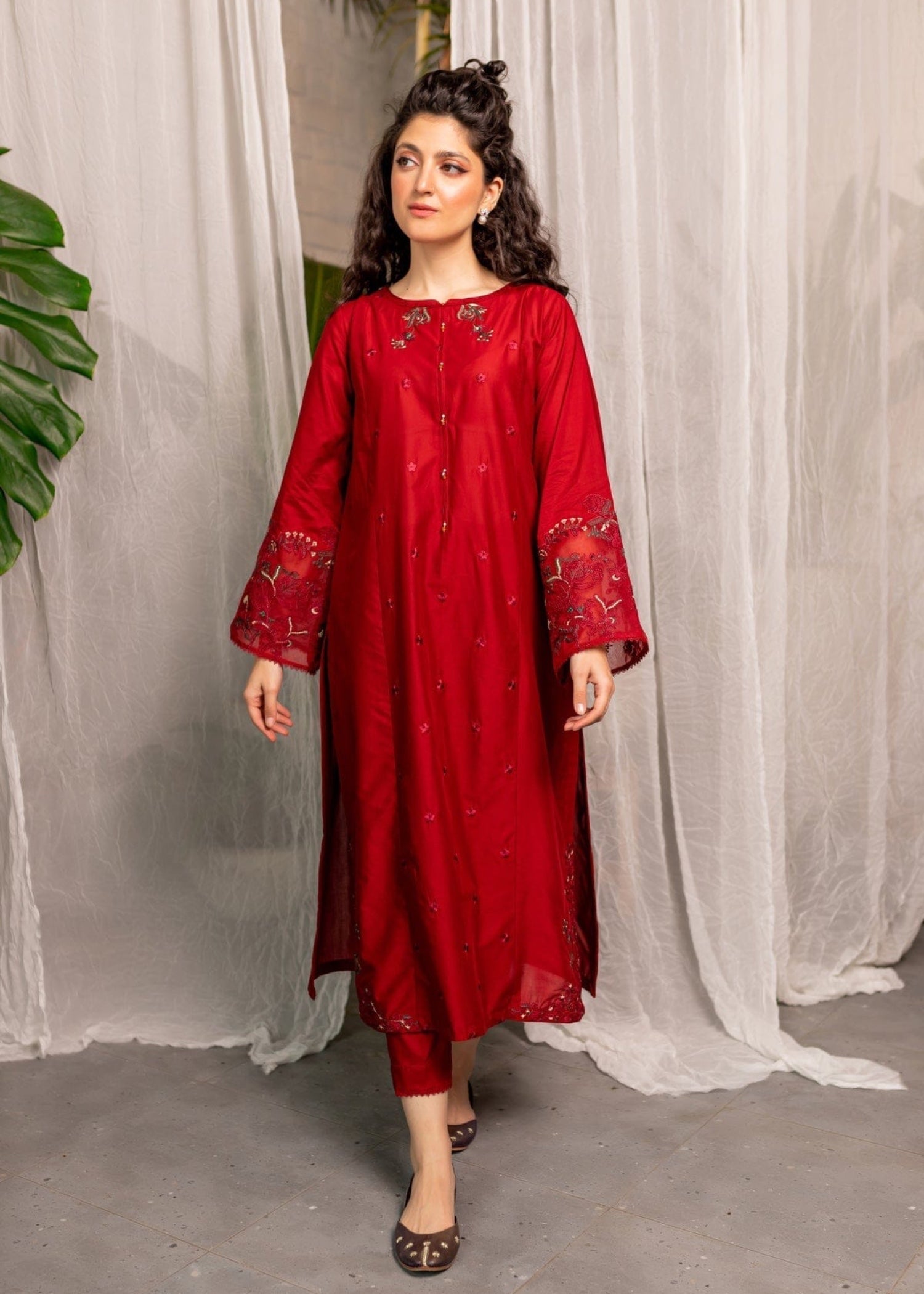 The Turkish Wear Rose Embroidered Kurta Set Women 2pcs