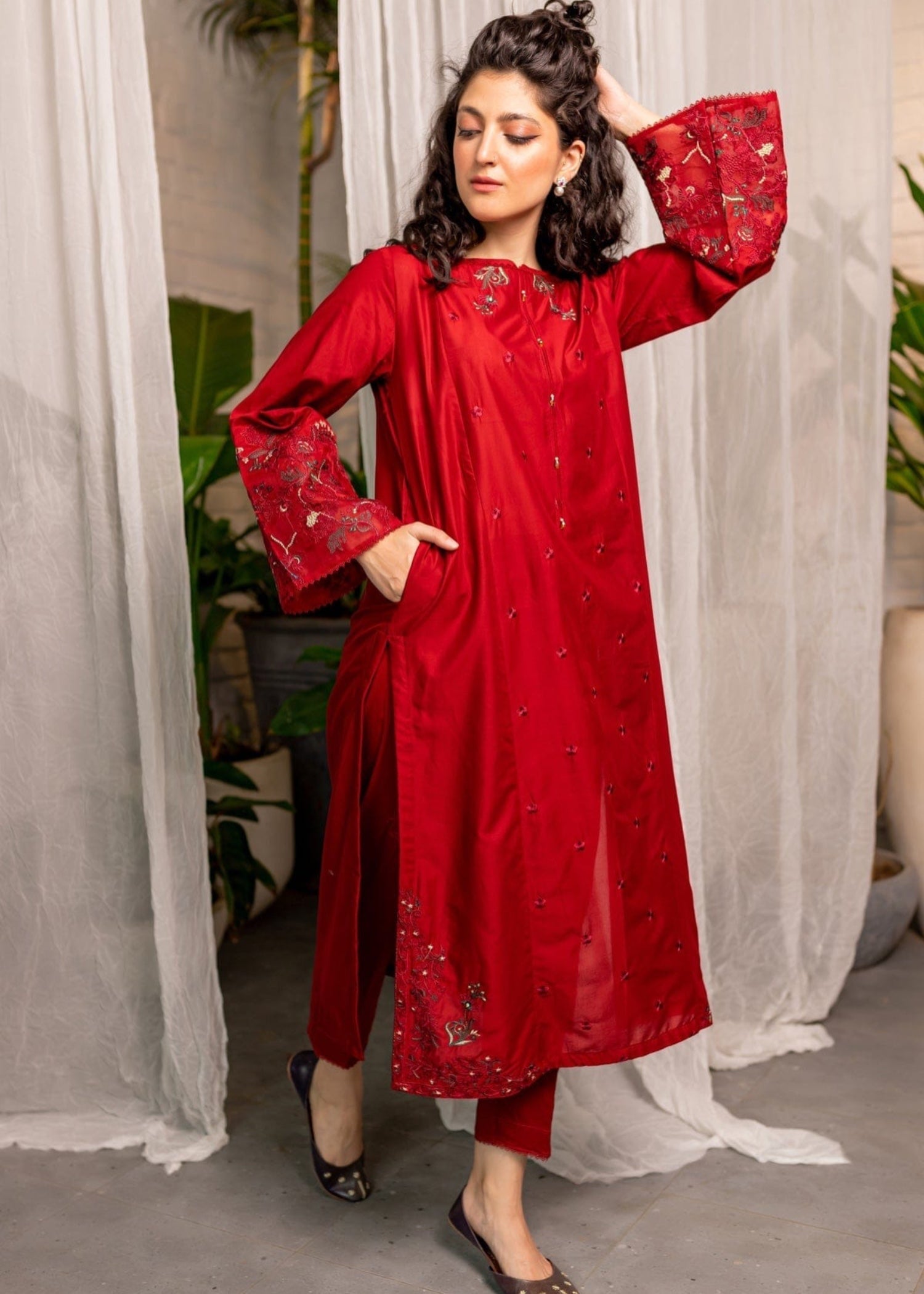 The Turkish Wear Rose Embroidered Kurta Set Women 2pcs