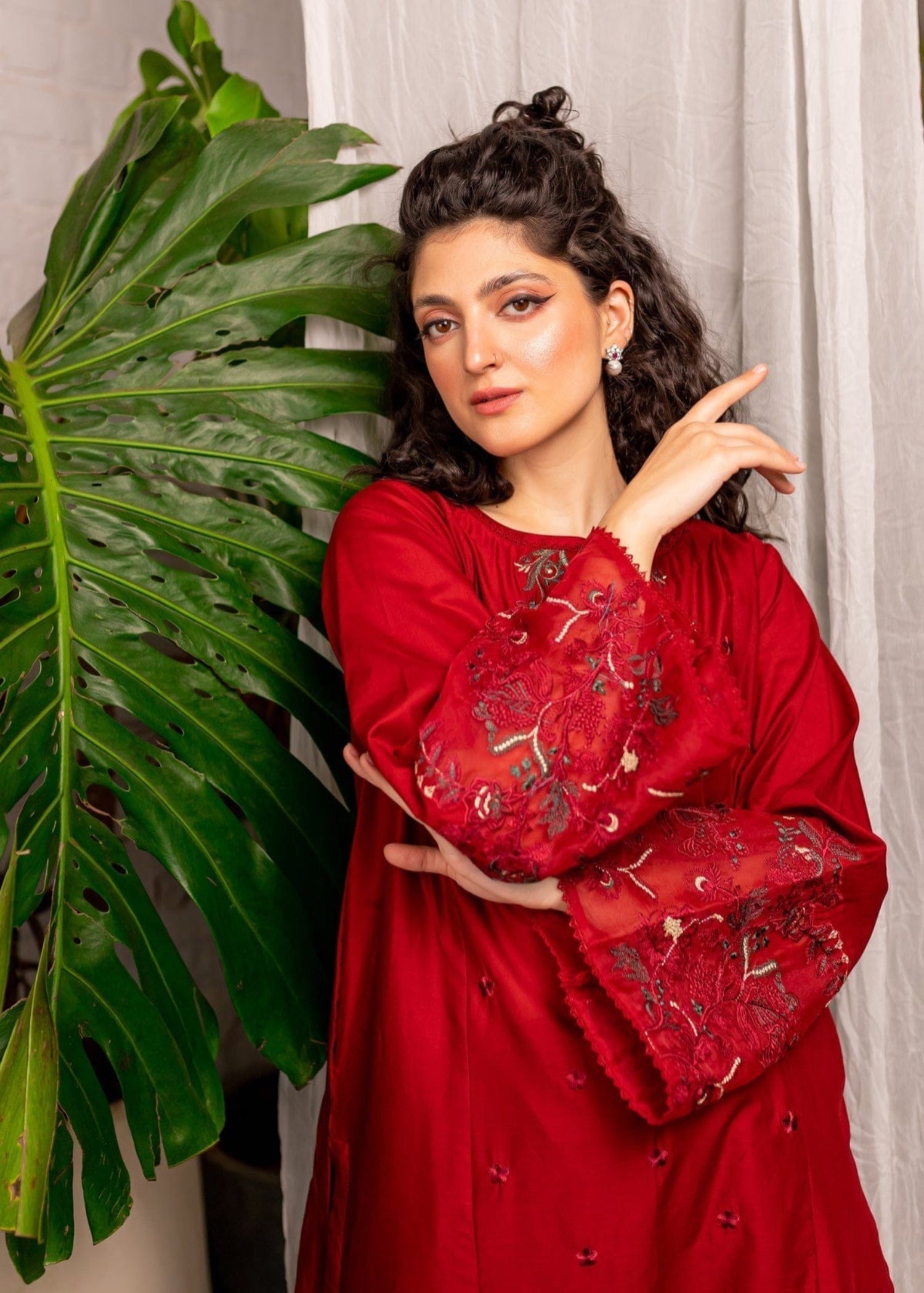 The Turkish Wear Rose Embroidered Kurta Set Women 2pcs