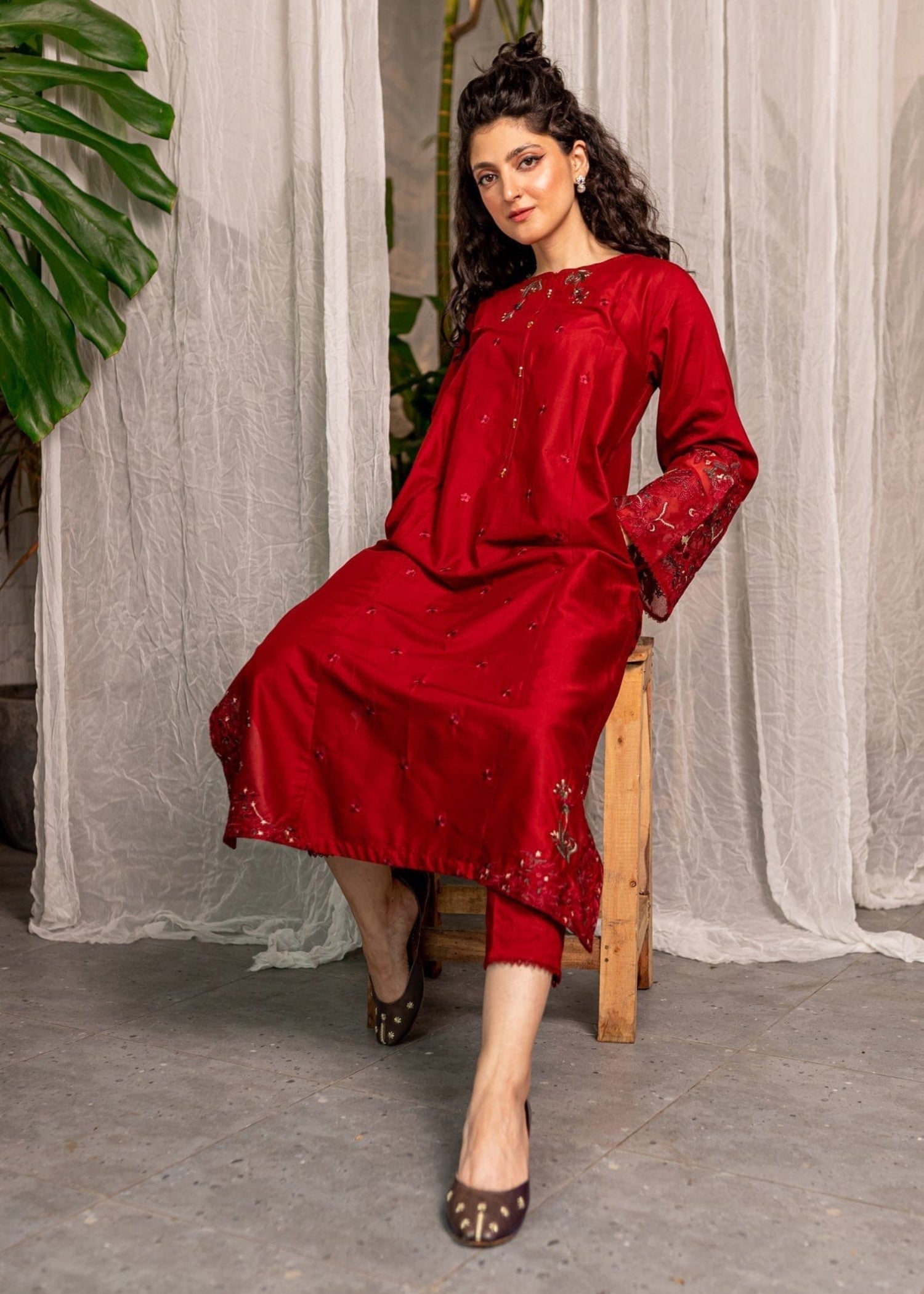The Turkish Wear Rose Embroidered Kurta Set Women 2pcs