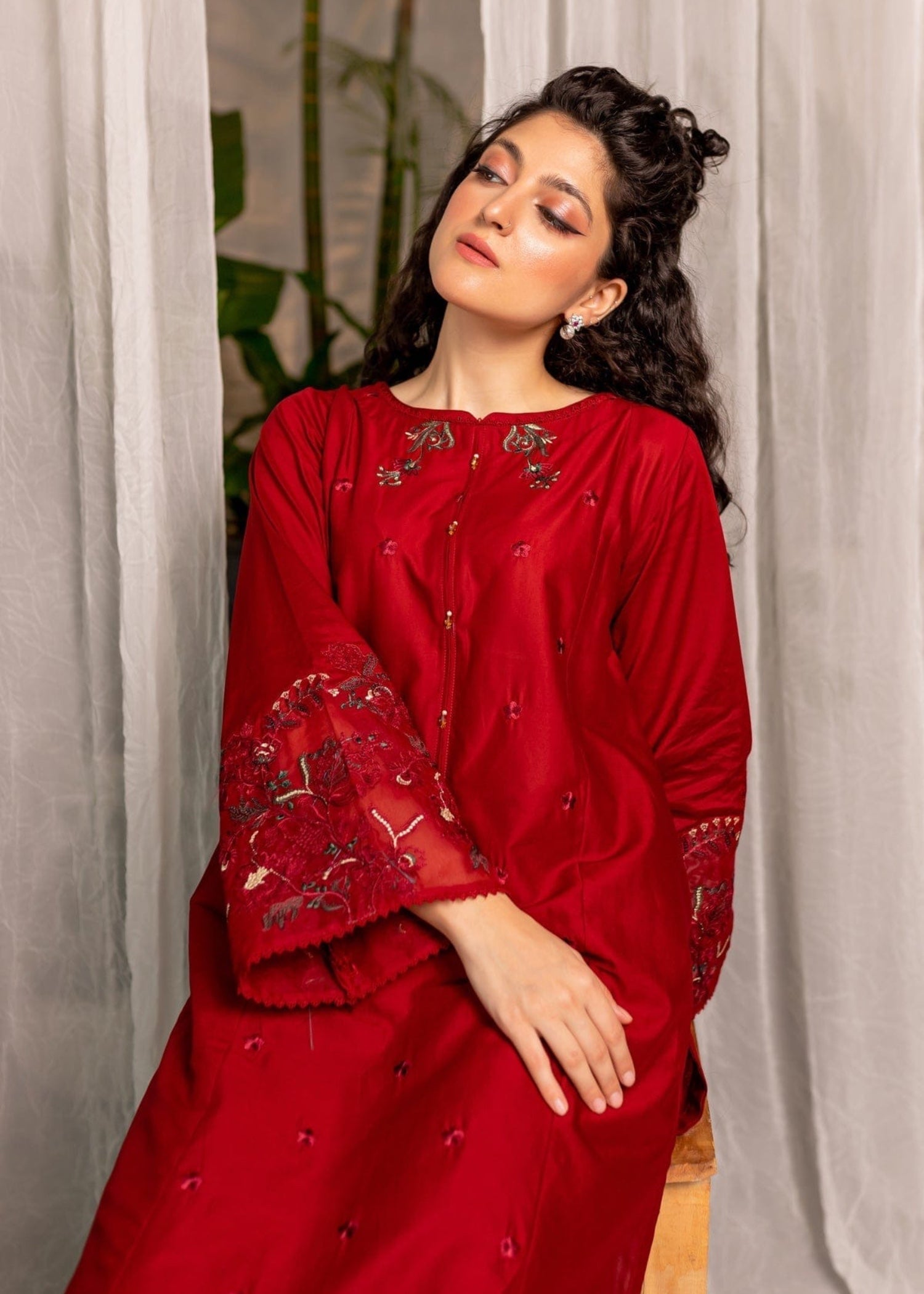 The Turkish Wear Rose Embroidered Kurta Set Women 2pcs