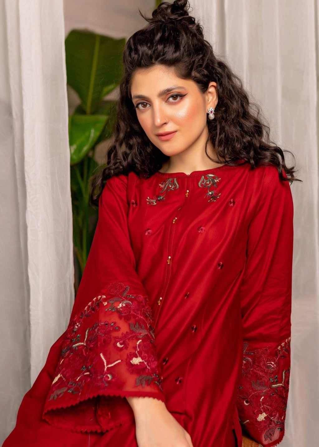 The Turkish Wear Rose Embroidered Kurta Set Women 2pcs