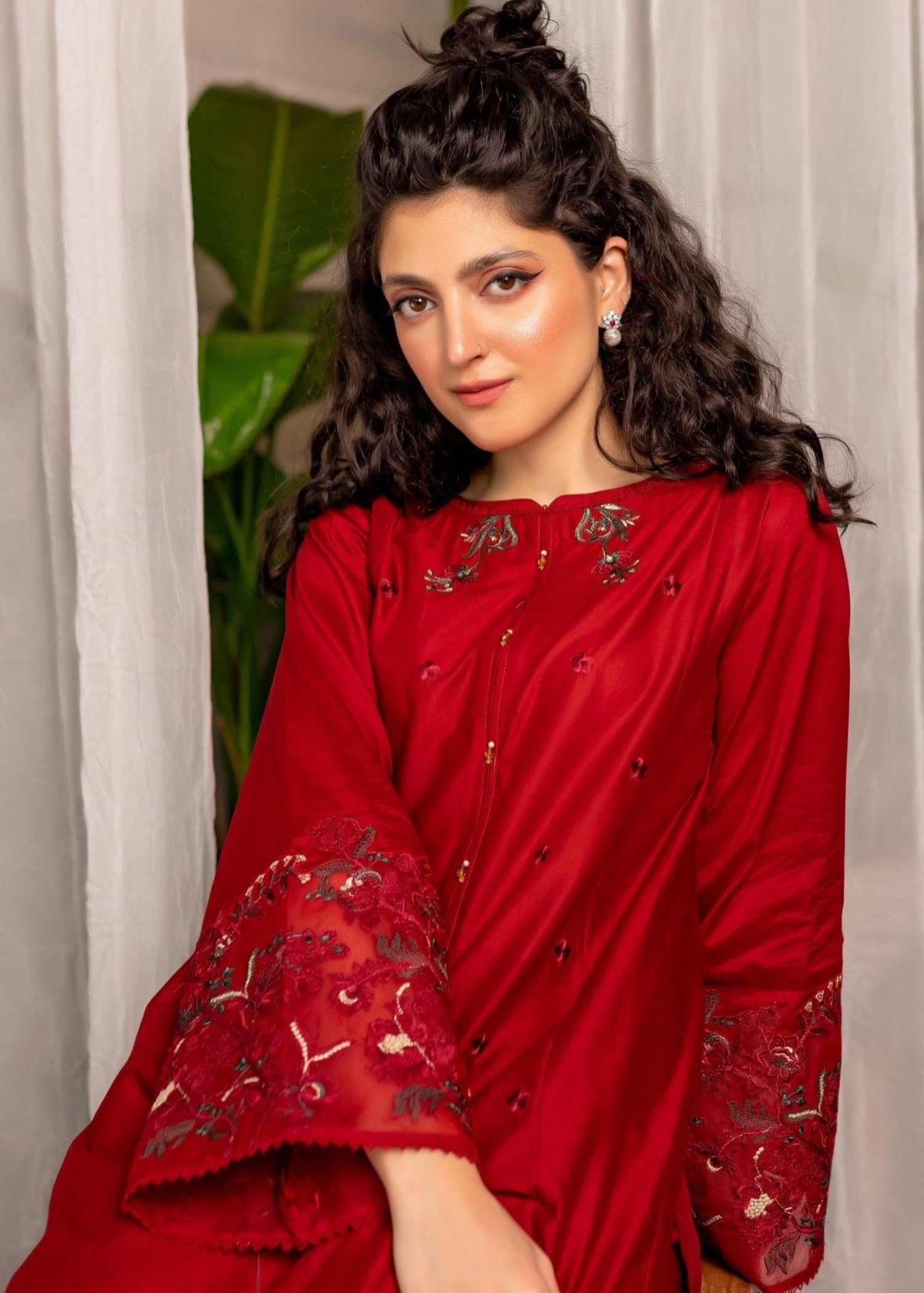 The Turkish Wear Rose Embroidered Kurta Set Women 2pcs