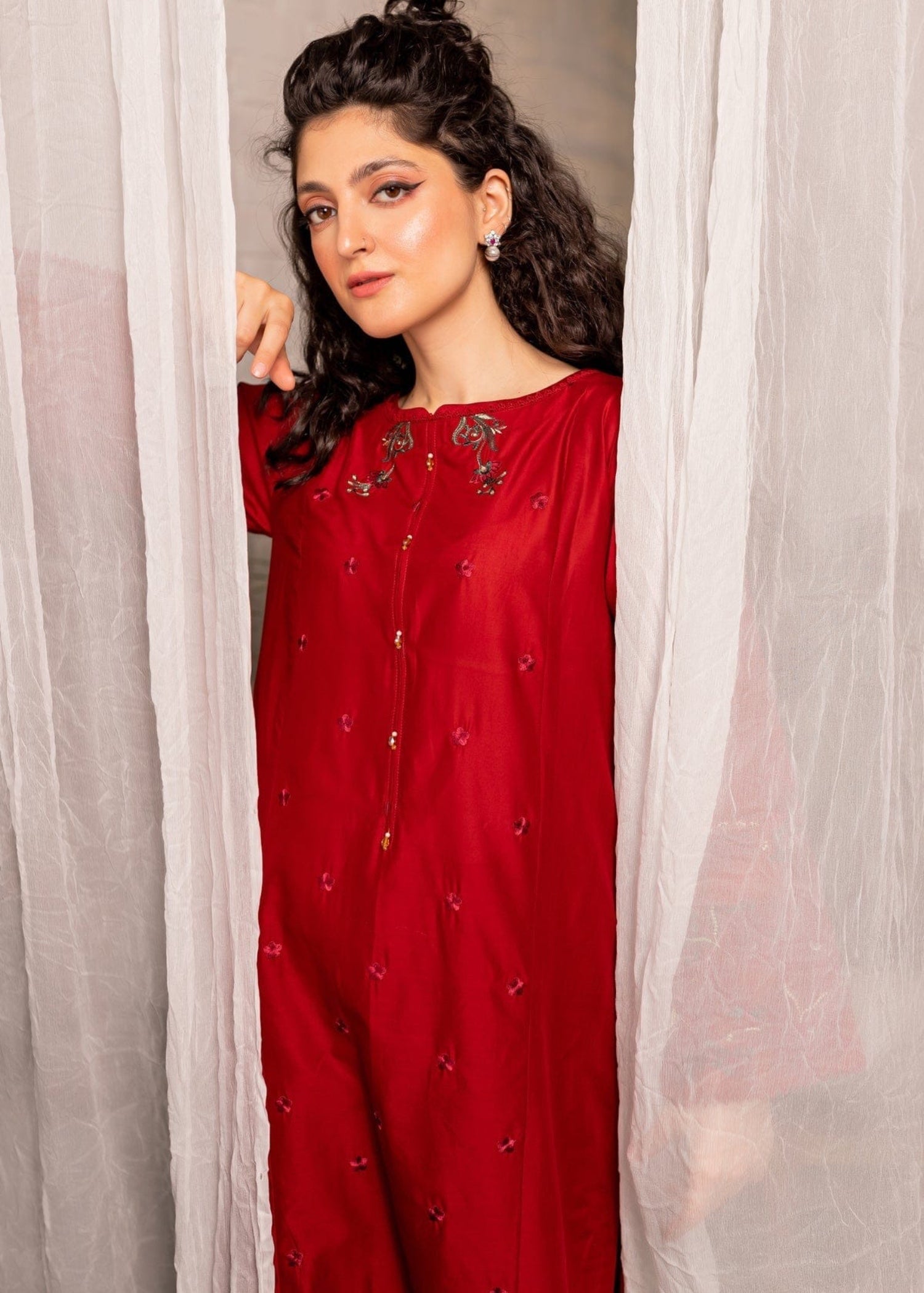 The Turkish Wear Rose Embroidered Kurta Set Women 2pcs
