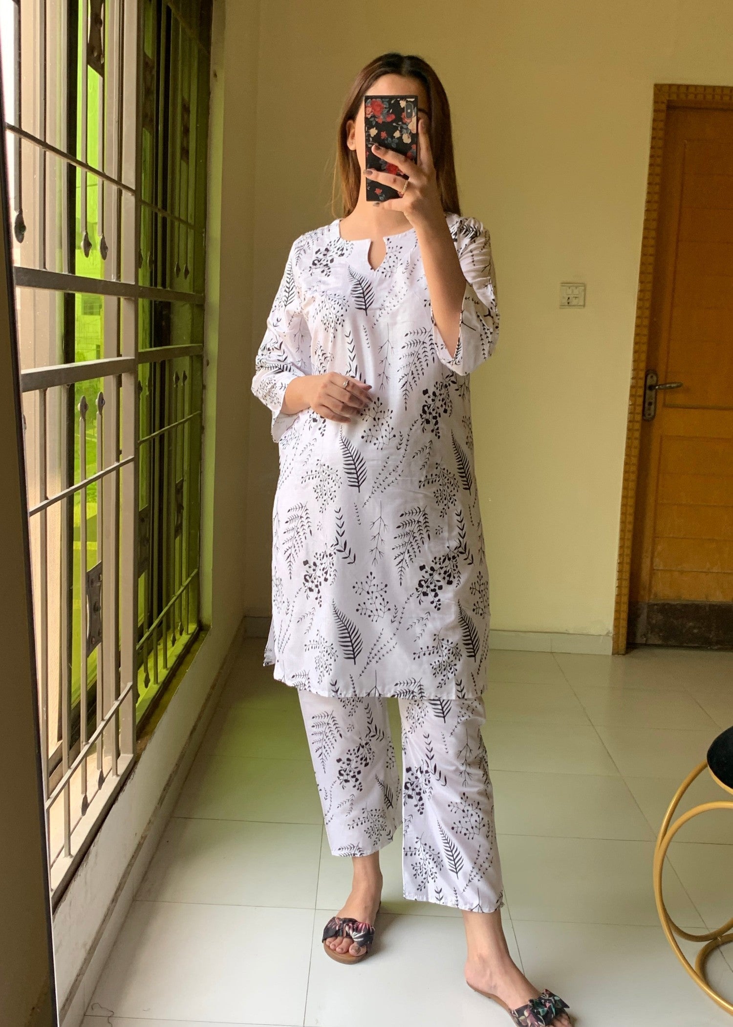 Anabya Garments Petal White Women 2pcs