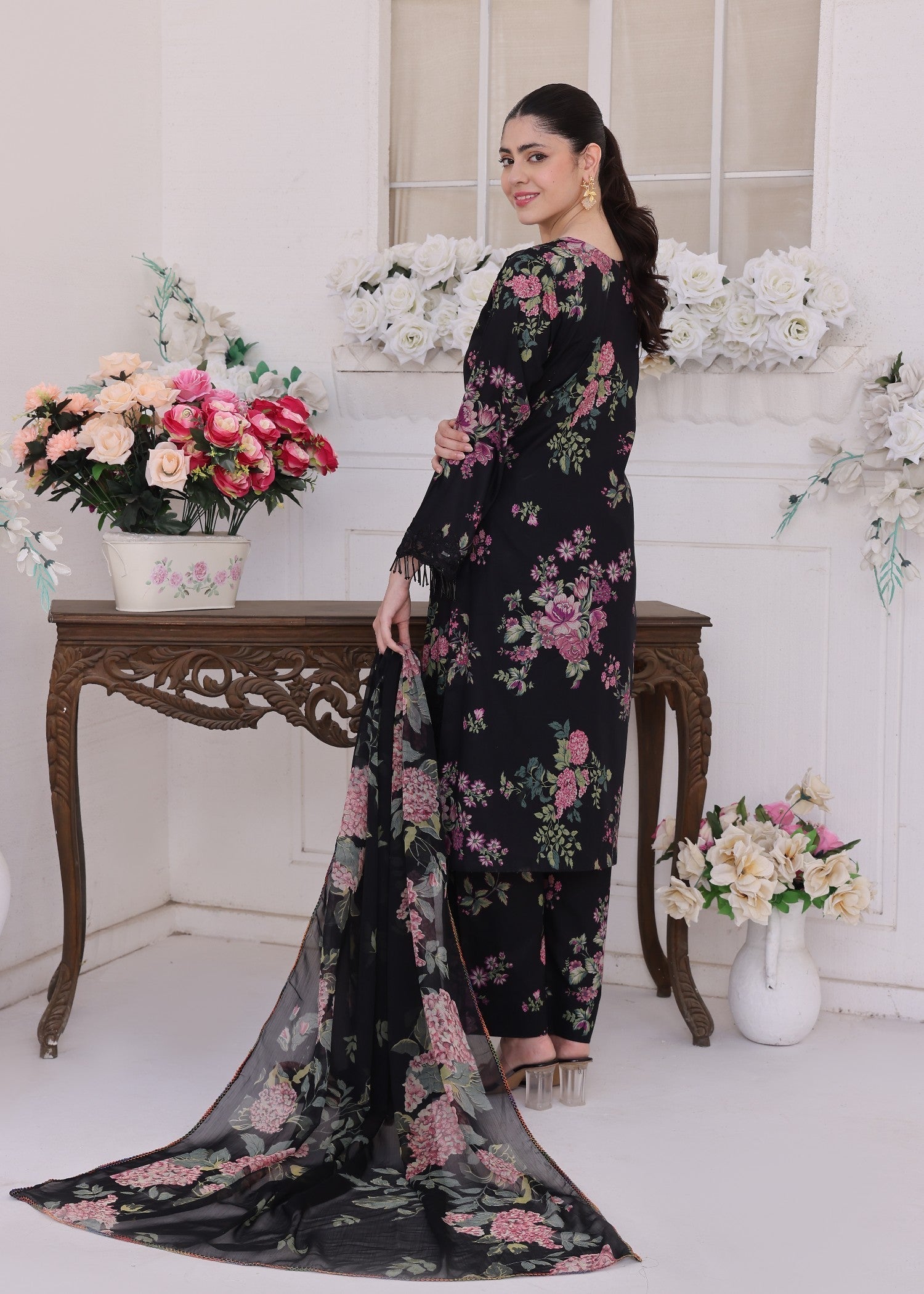 Polawn PD LAWN 25 424 | PRET LAWN COLLECTION Women 3pcs