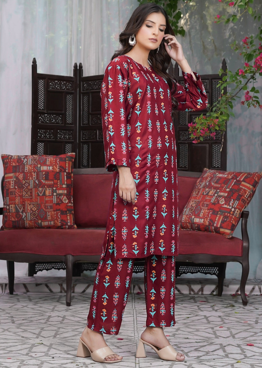 Hamna Kalim small 3d flower maroon Women 2pcs