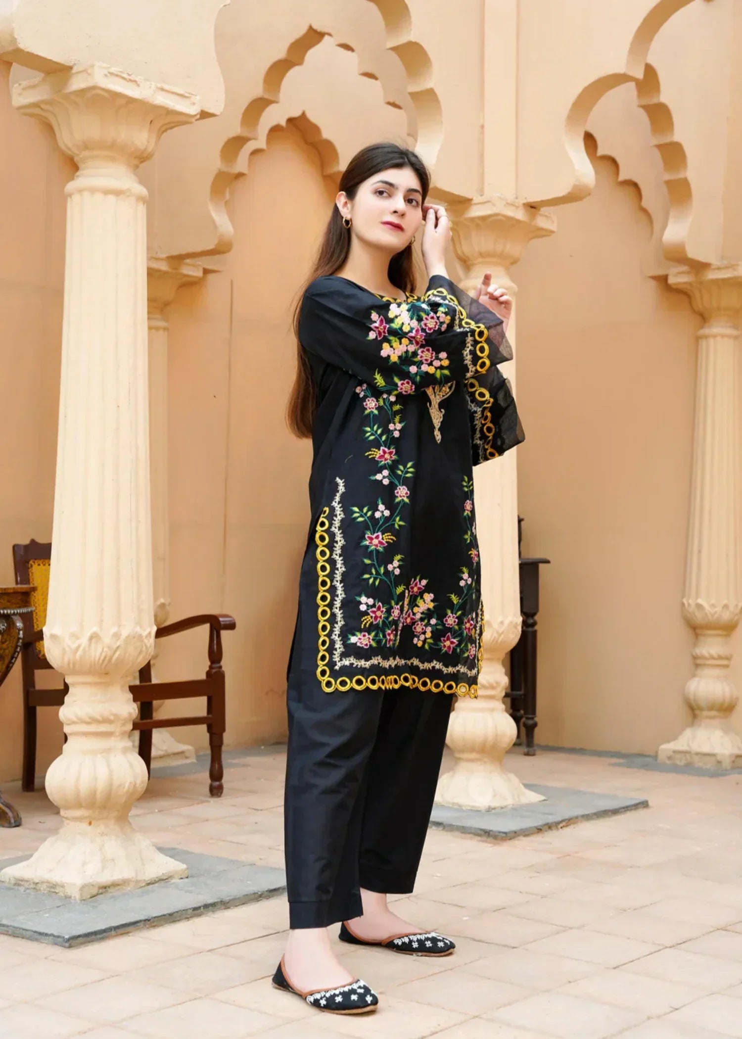 Zamnah Black Floral Embroidered Cotton Kurta Set Women 2pcs