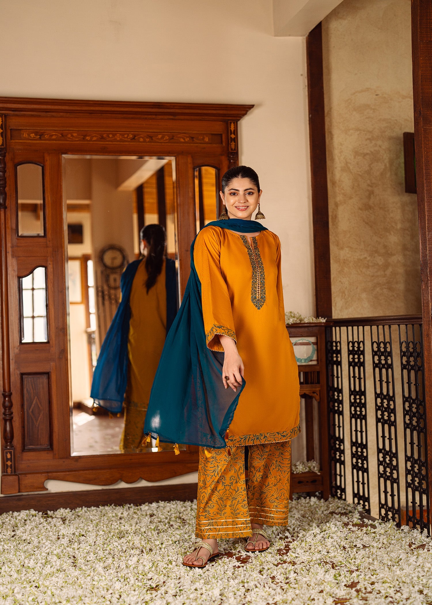 Kumash Textiles Golden Palm Women Women 3pcs