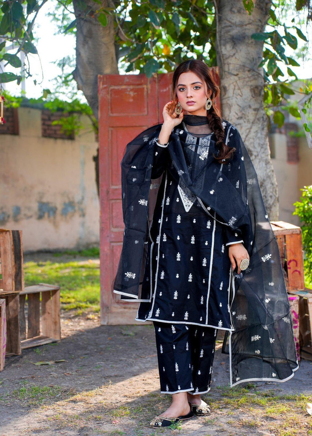 Akhrot Clothing Black White Eid Suit Women 3pcs