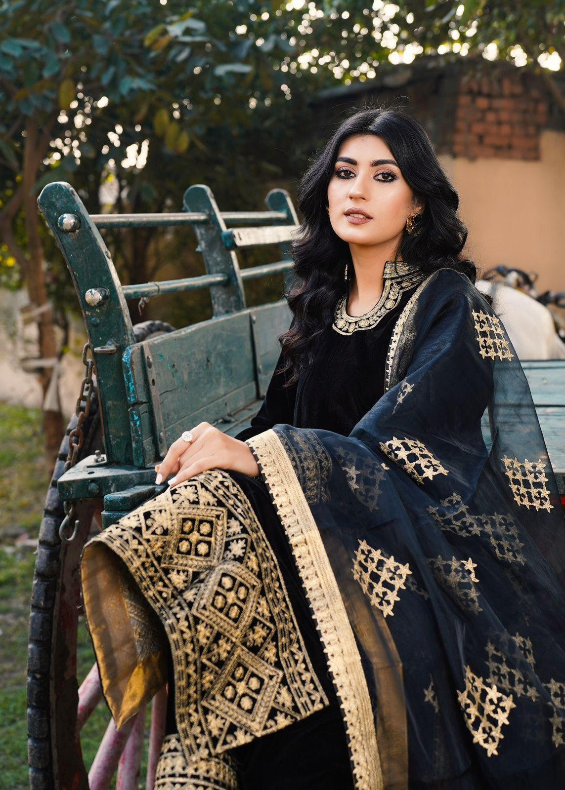 Akhrot Clothing Black Haseena Velvet Women 3pcs