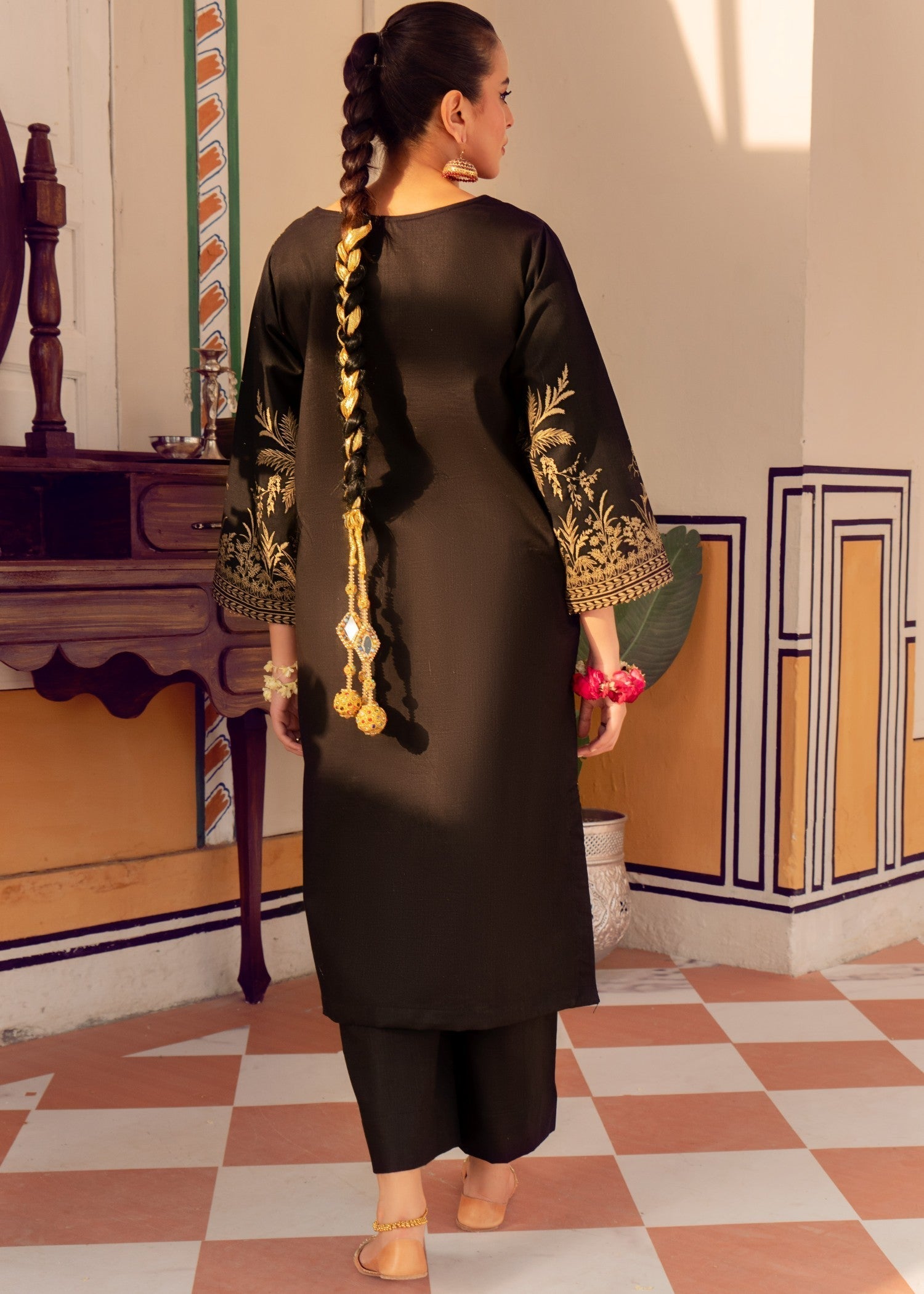 Chandan Nagri siaah Women 2pcs