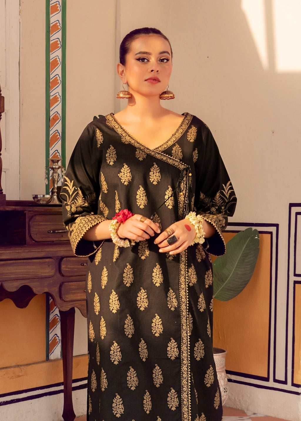 Chandan Nagri siaah Women 2pcs