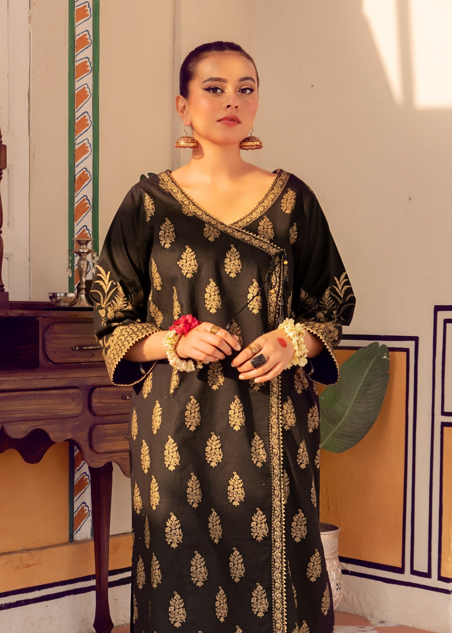 Chandan Nagri siaah Women 2pcs