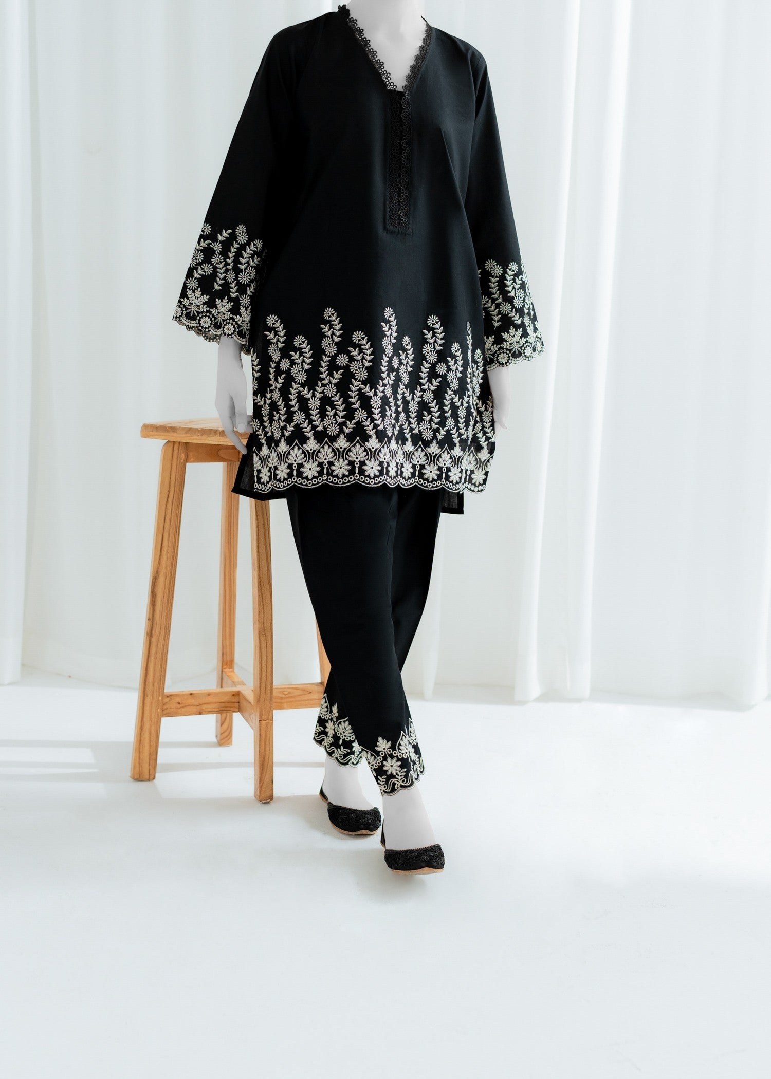 Zaira and Mahnoor noir Women 2pcs