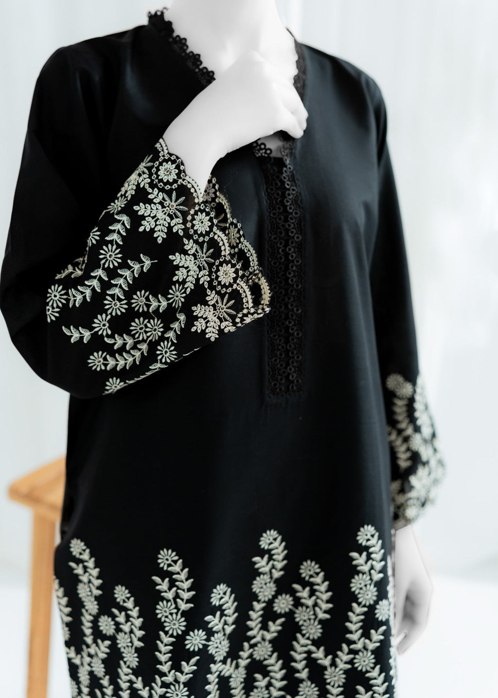 Zaira and Mahnoor noir Women 2pcs