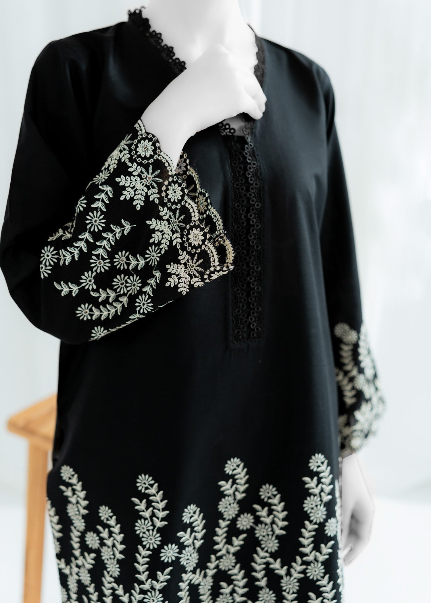 Zaira and Mahnoor noir Women 2pcs