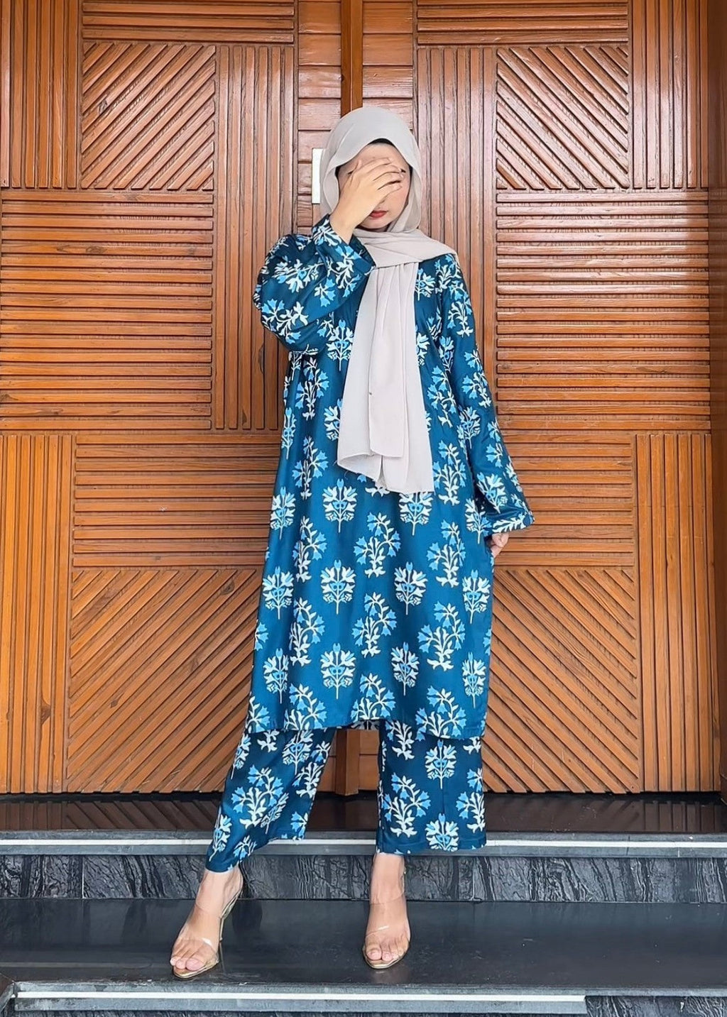 Chaudhary Arts Iris printed (Teal) Women 2pcs