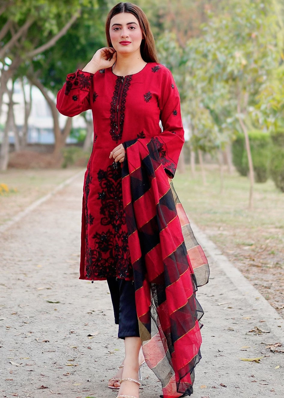 Four Season Boutique NOOR E ROSHNI KHADI REDISHMAROON Women 3pcs