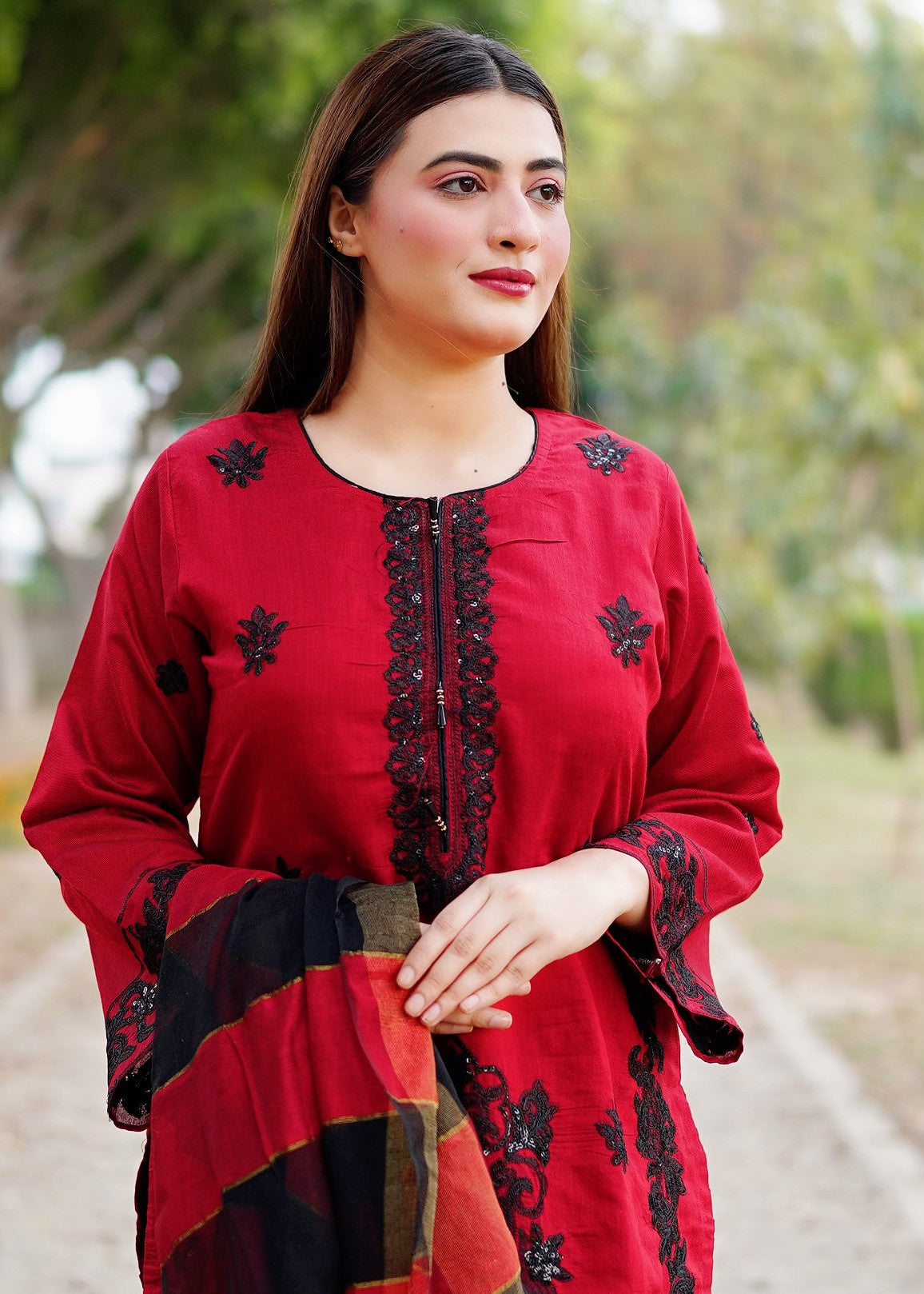 Four Season Boutique NOOR E ROSHNI KHADI REDISHMAROON Women 3pcs