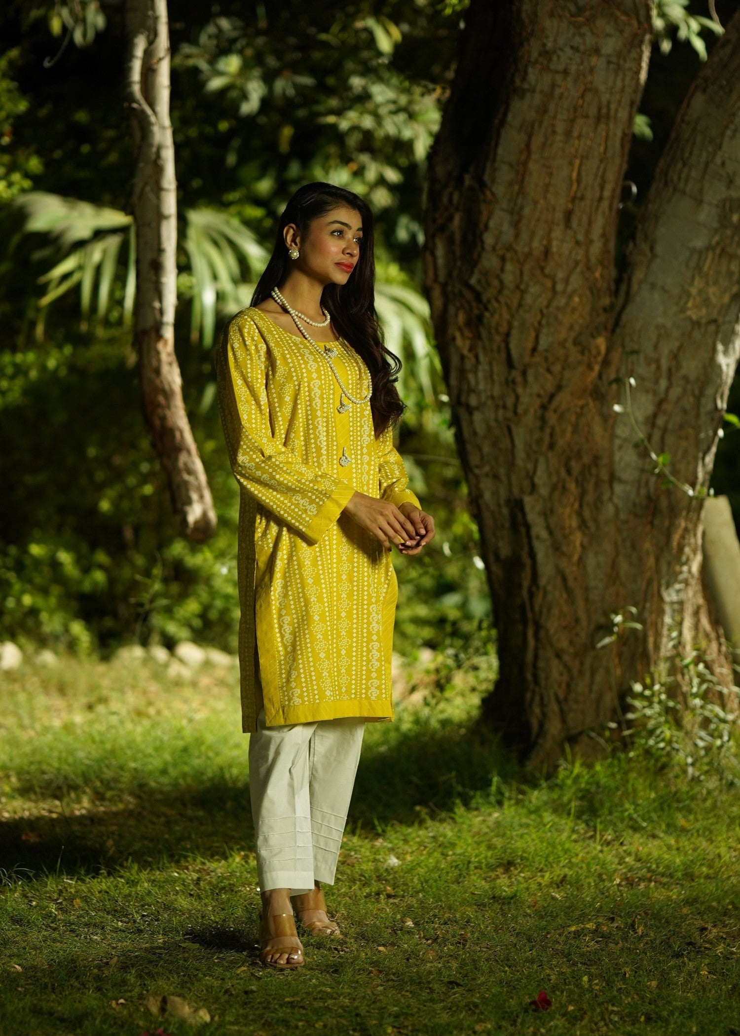 Mahrukh Gul Couture & Rakhtaa Chunri/025 Women 1pcs
