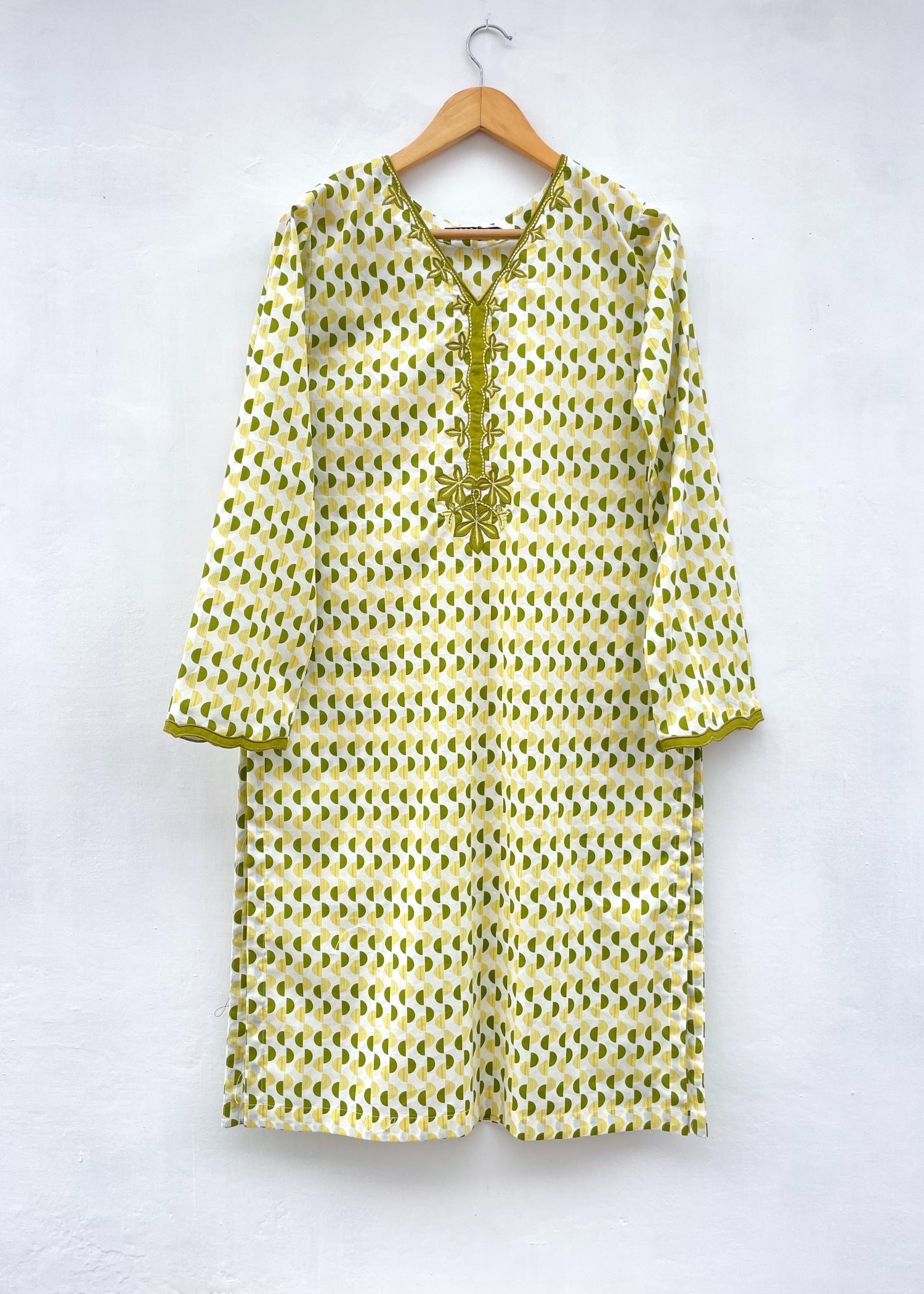 Bespoke Green Applique Kurta Women 1pcs
