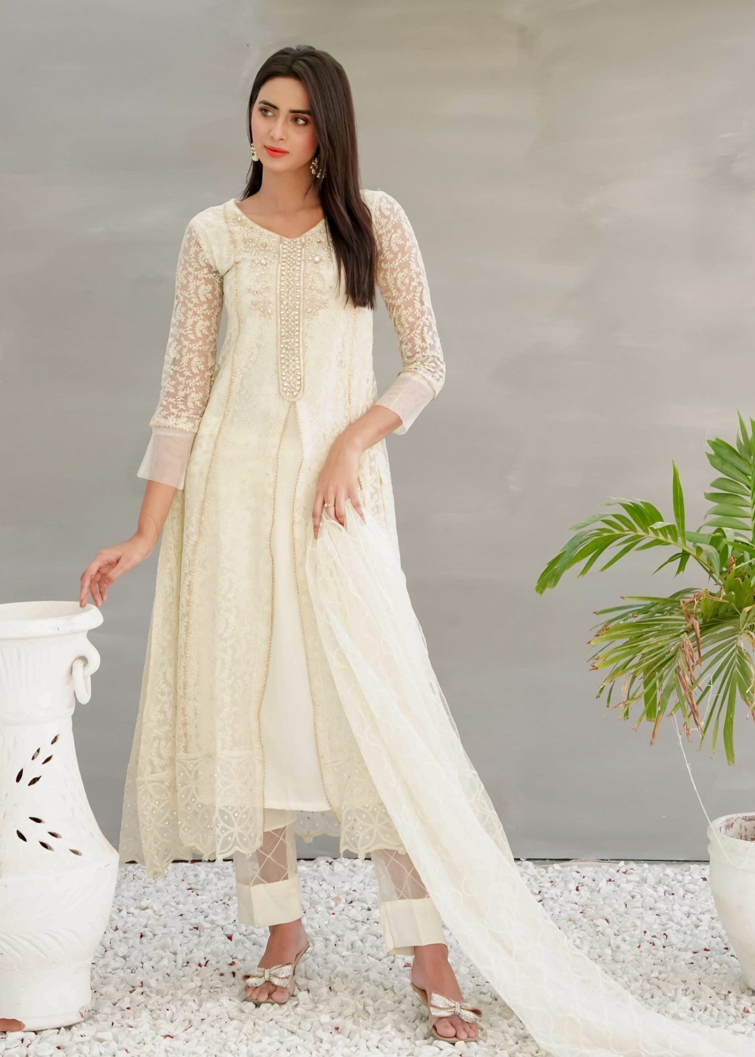 Mona Embroidery Delicate Drapes Offwhite Women 3pcs