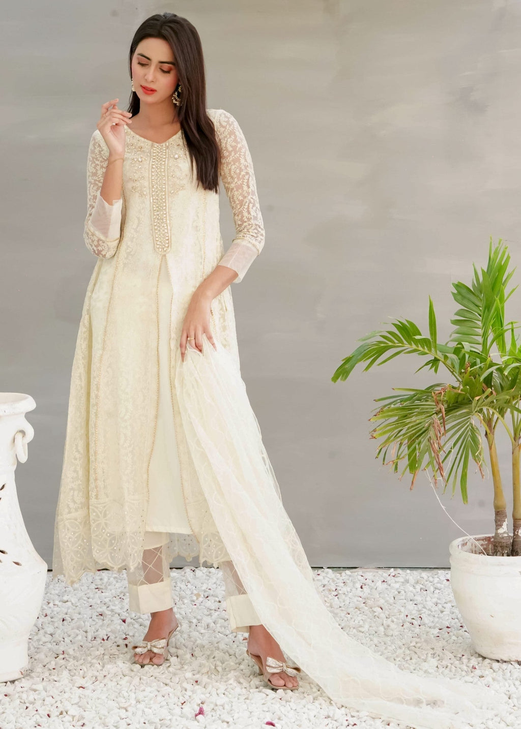 Mona Embroidery Delicate Drapes Offwhite Women 3pcs