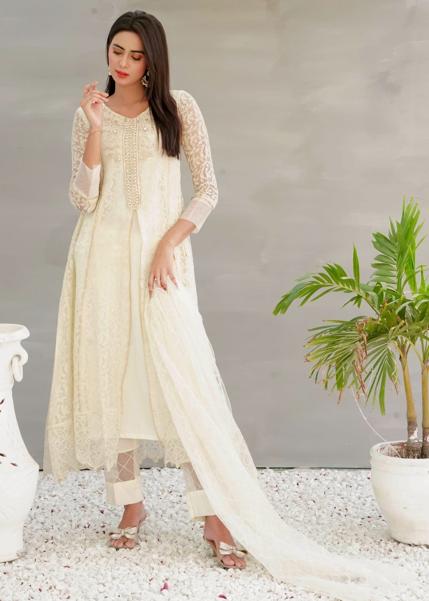 Mona Embroidery Delicate Drapes Offwhite Women 3pcs