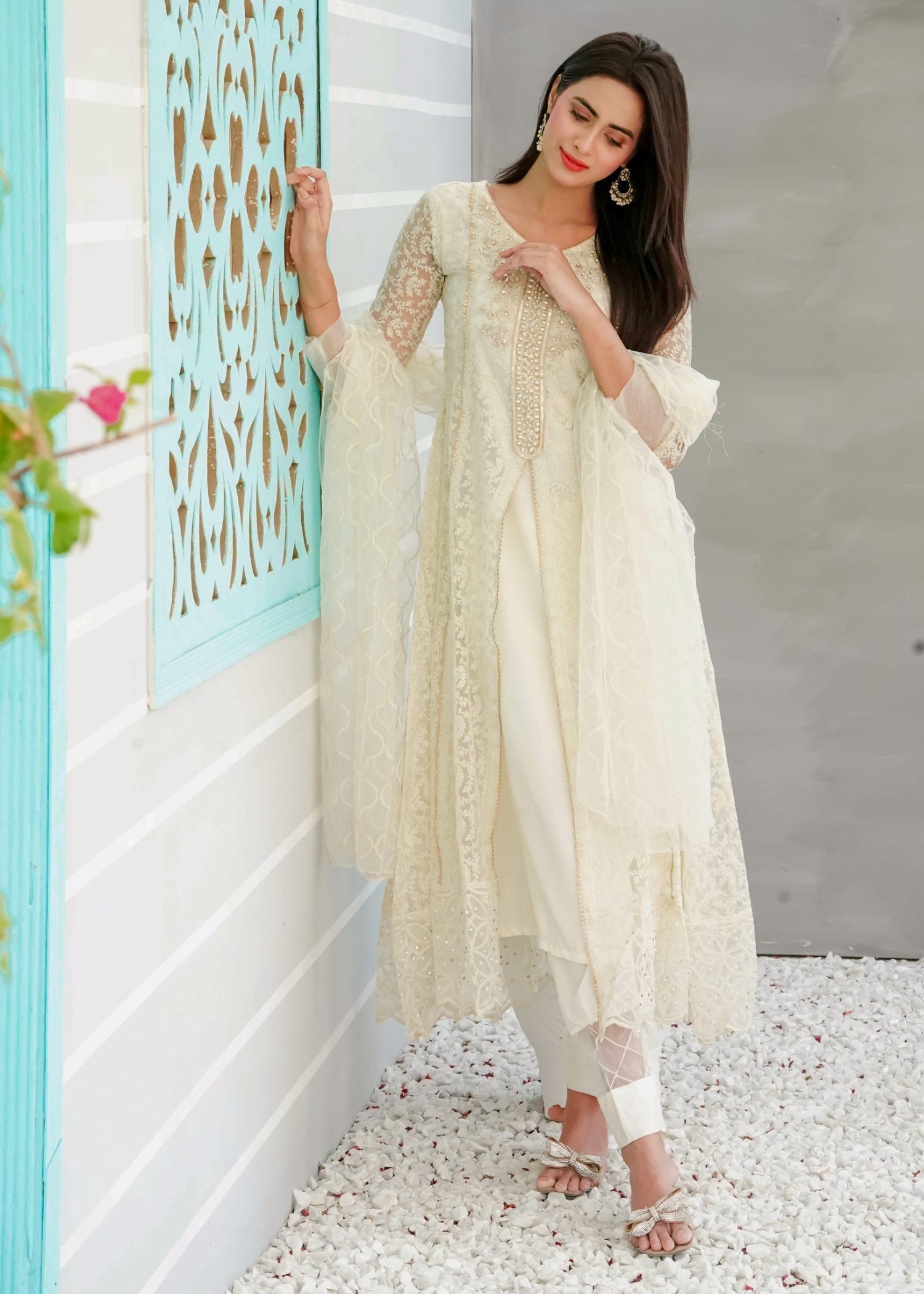 Mona Embroidery Delicate Drapes Offwhite Women 3pcs