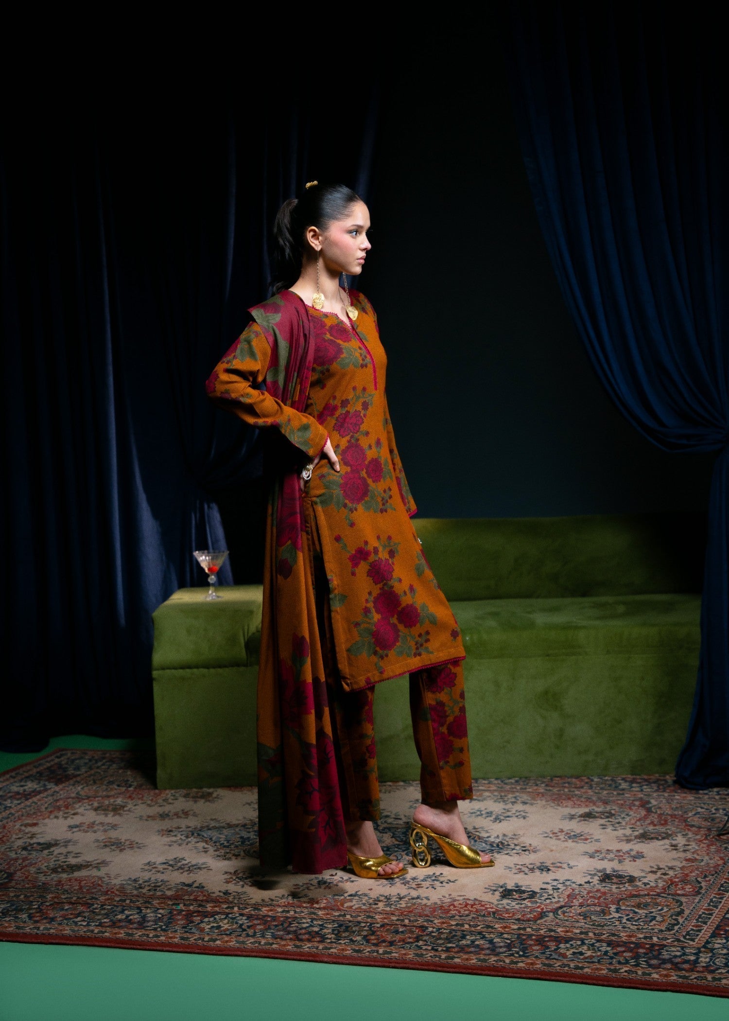 Feathers MEHRUNISA Women 3pcs