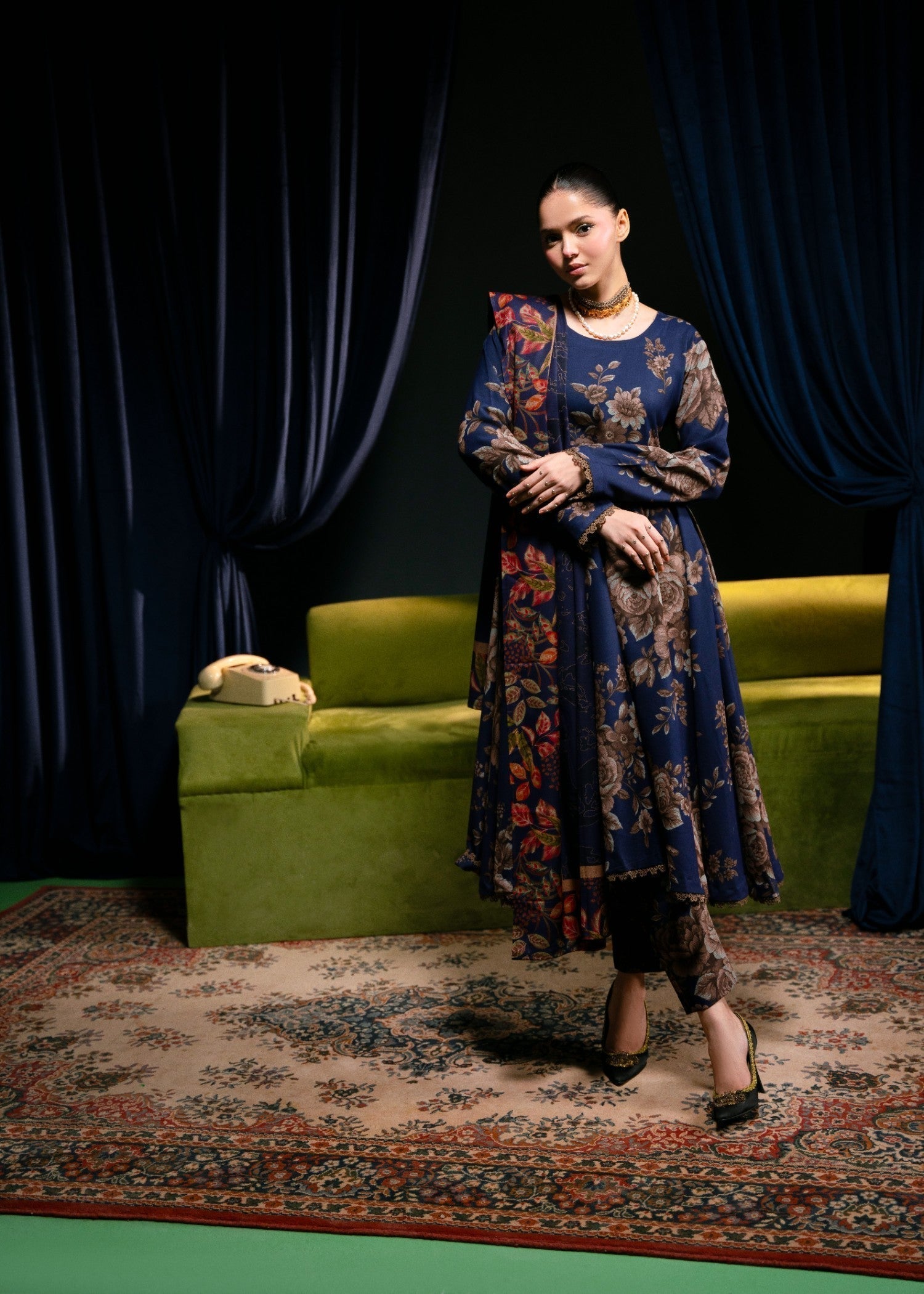 Feathers PARAS Women 3pcs