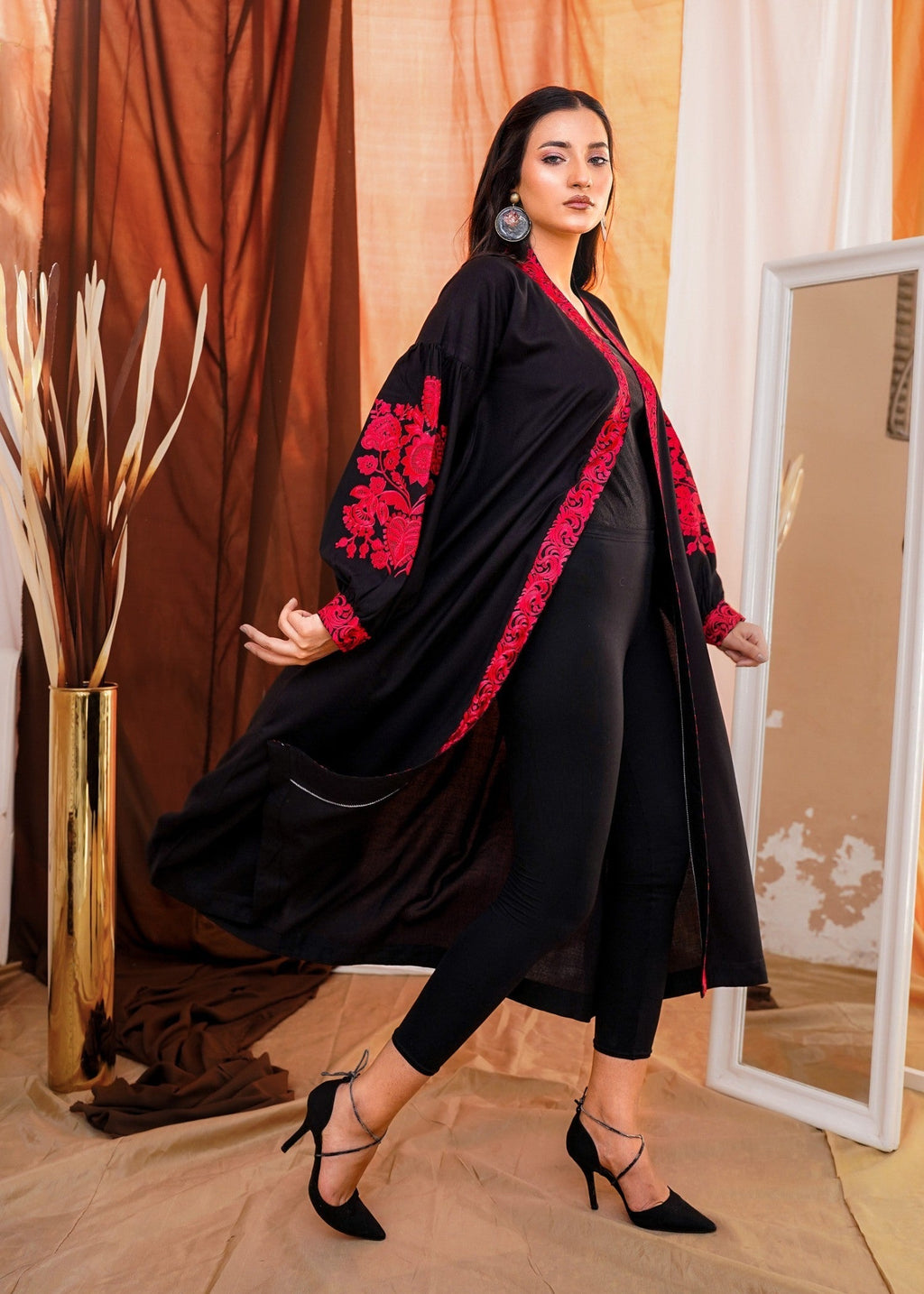 Akhrot Clothing Black Red cardigan Women 1pcs