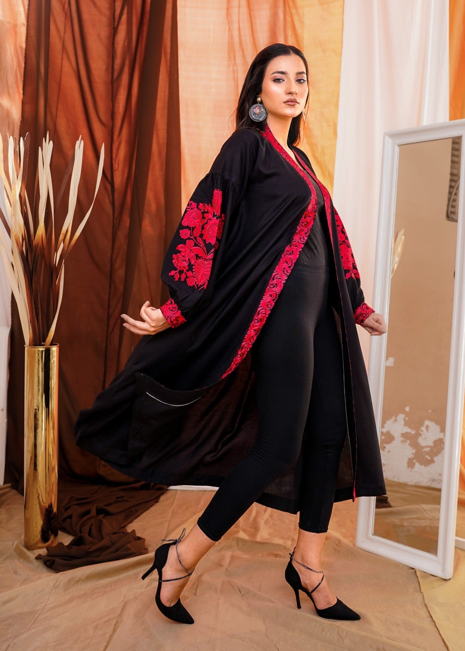 Akhrot Clothing Black Red cardigan Women 1pcs