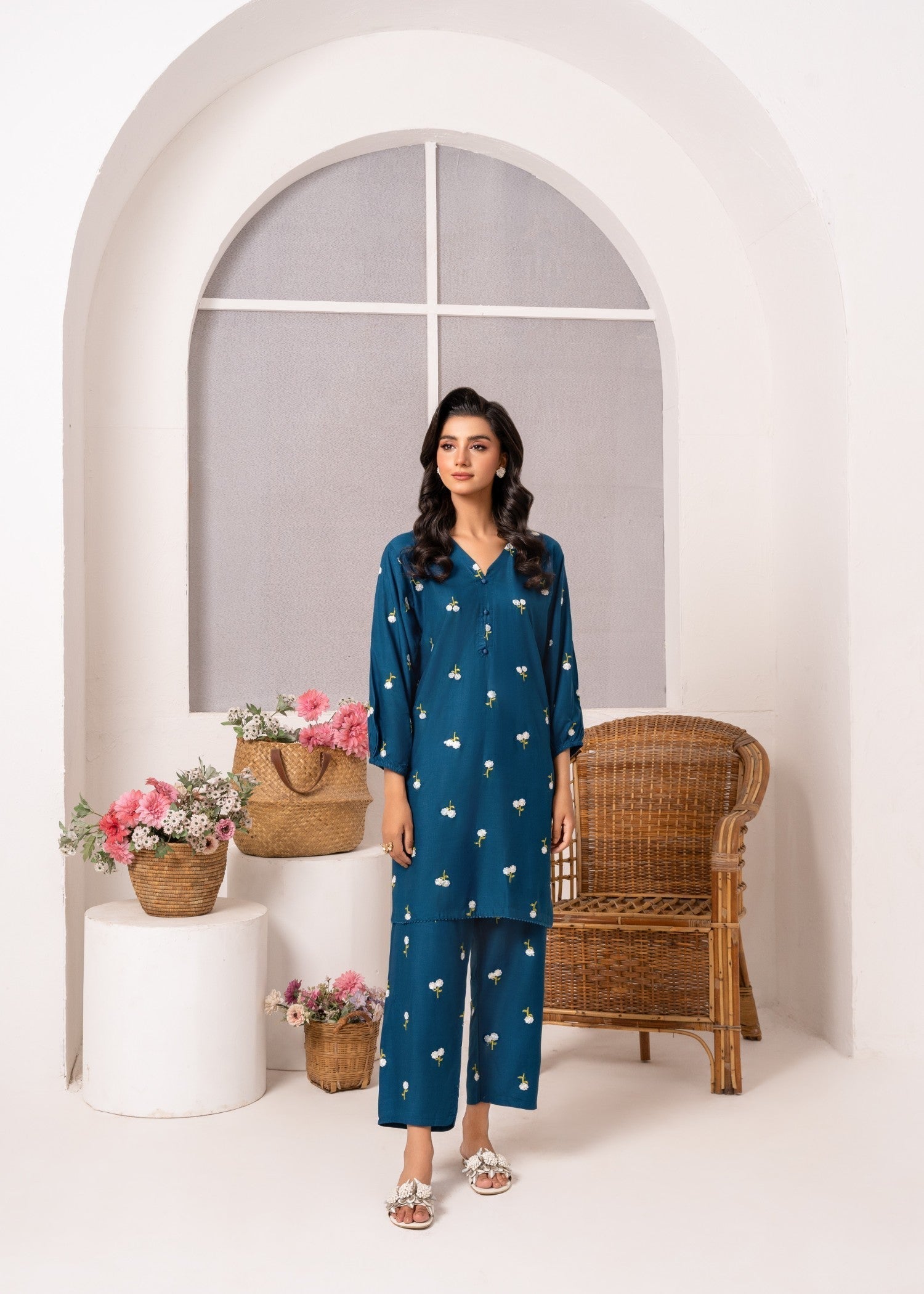 Chaudhary Arts Floral Embroidered teal Women 2pcs