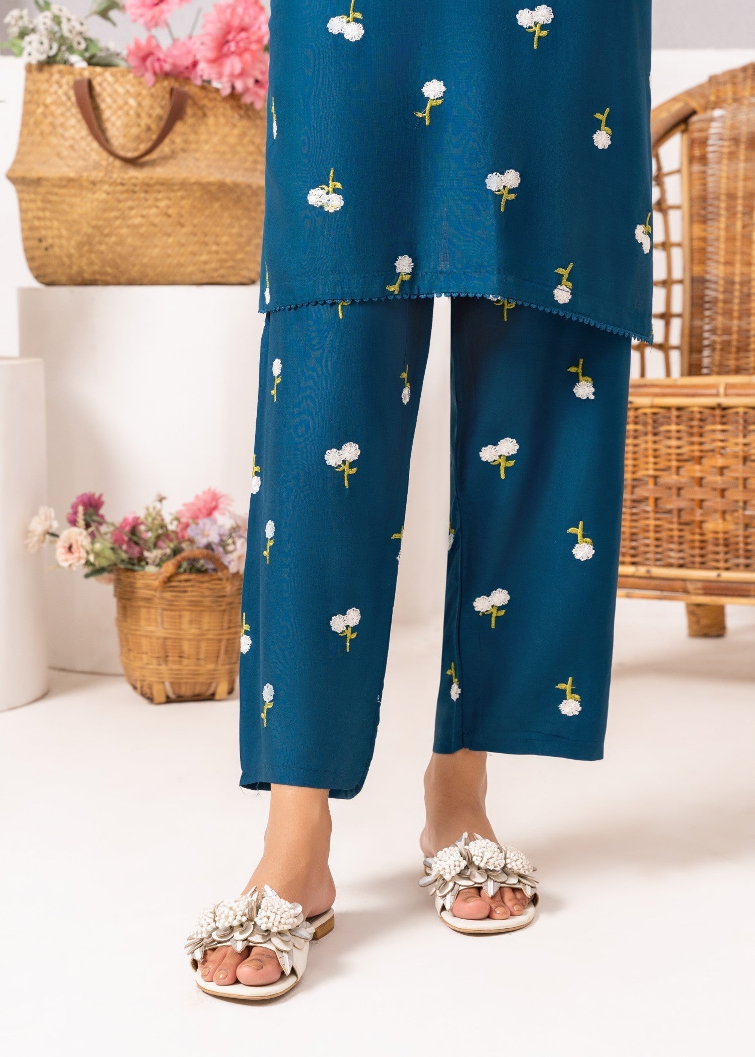 Chaudhary Arts Floral Embroidered teal Women 2pcs
