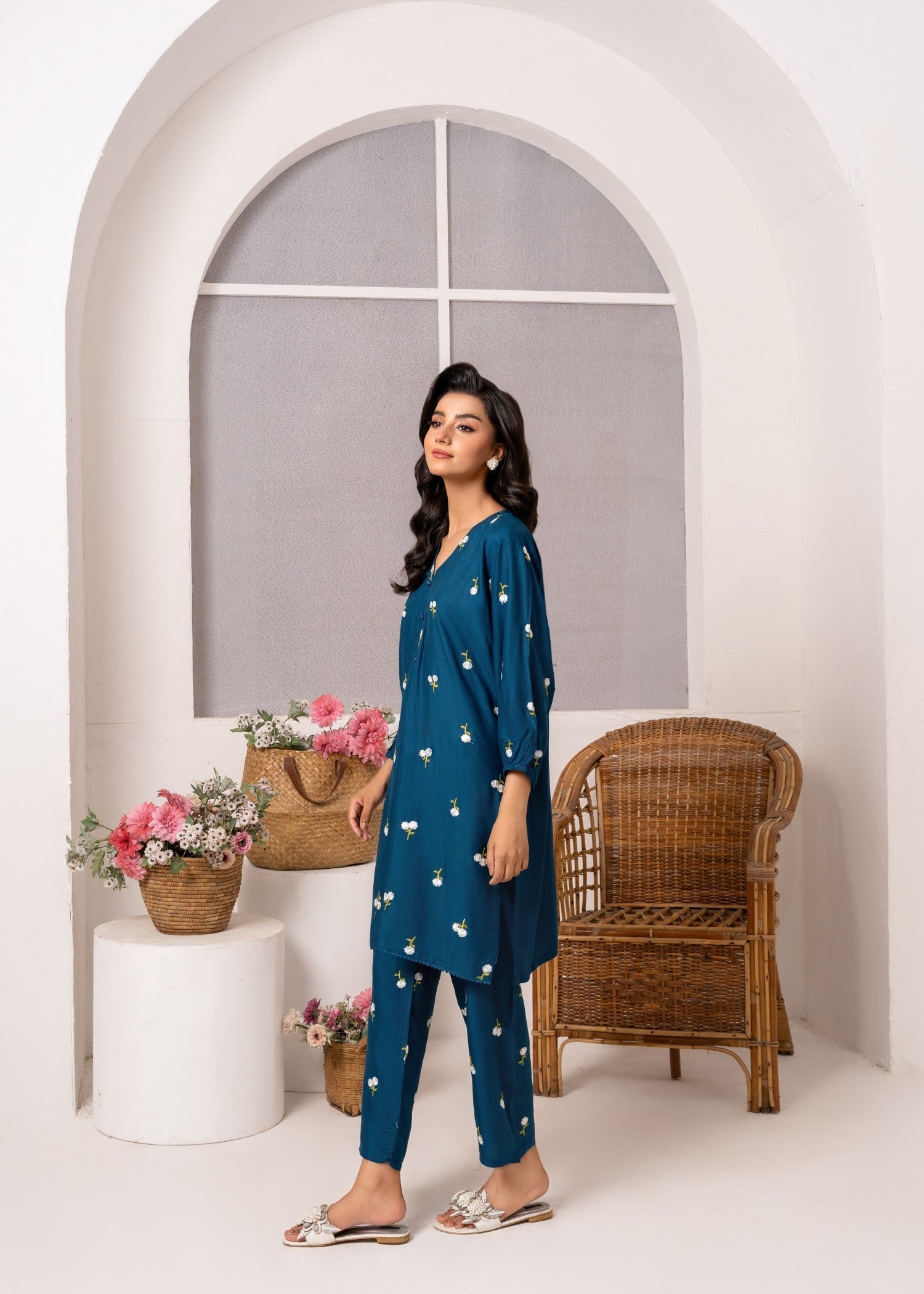 Chaudhary Arts Floral Embroidered teal Women 2pcs