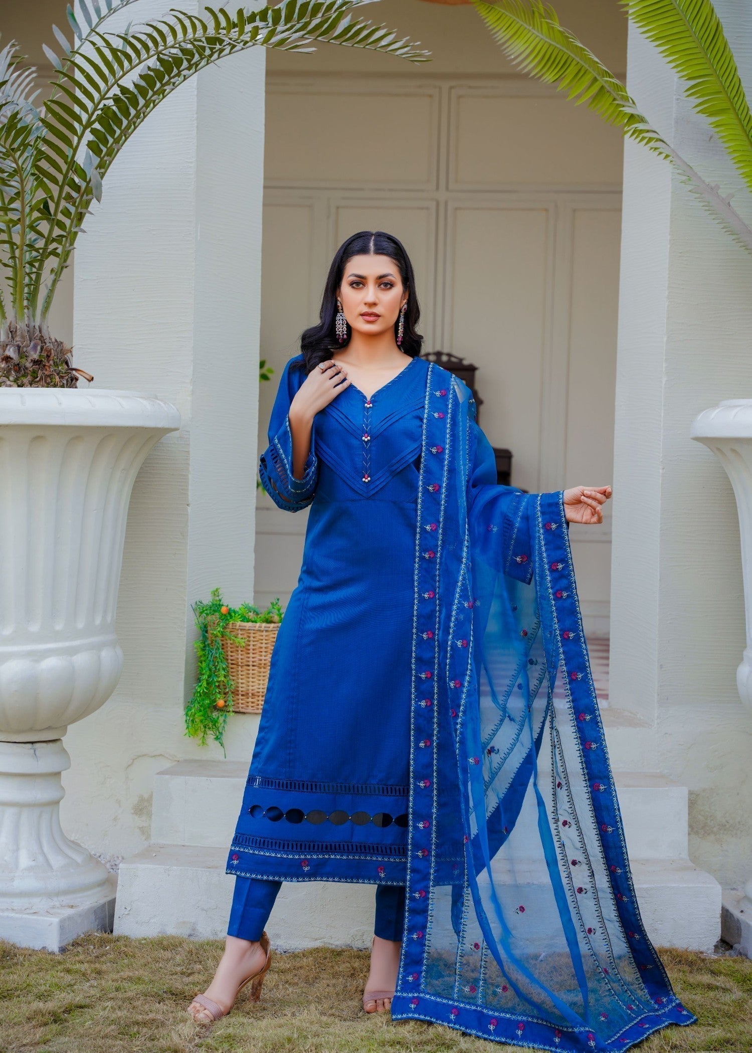 Thread & Weave By Zeplar Viscose Luxe Pret 107 Kurta Set Women 3pcs