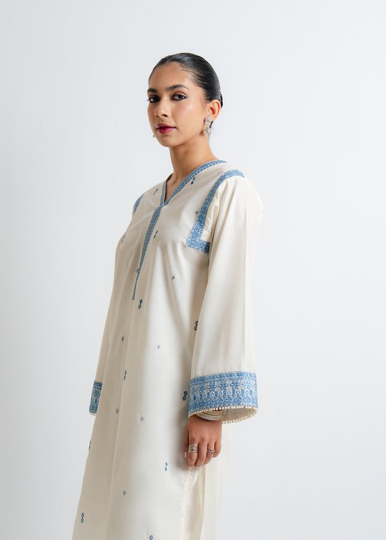 The Turkish Wear Grace Off White Embroidered Kurta Set Women 2pcs
