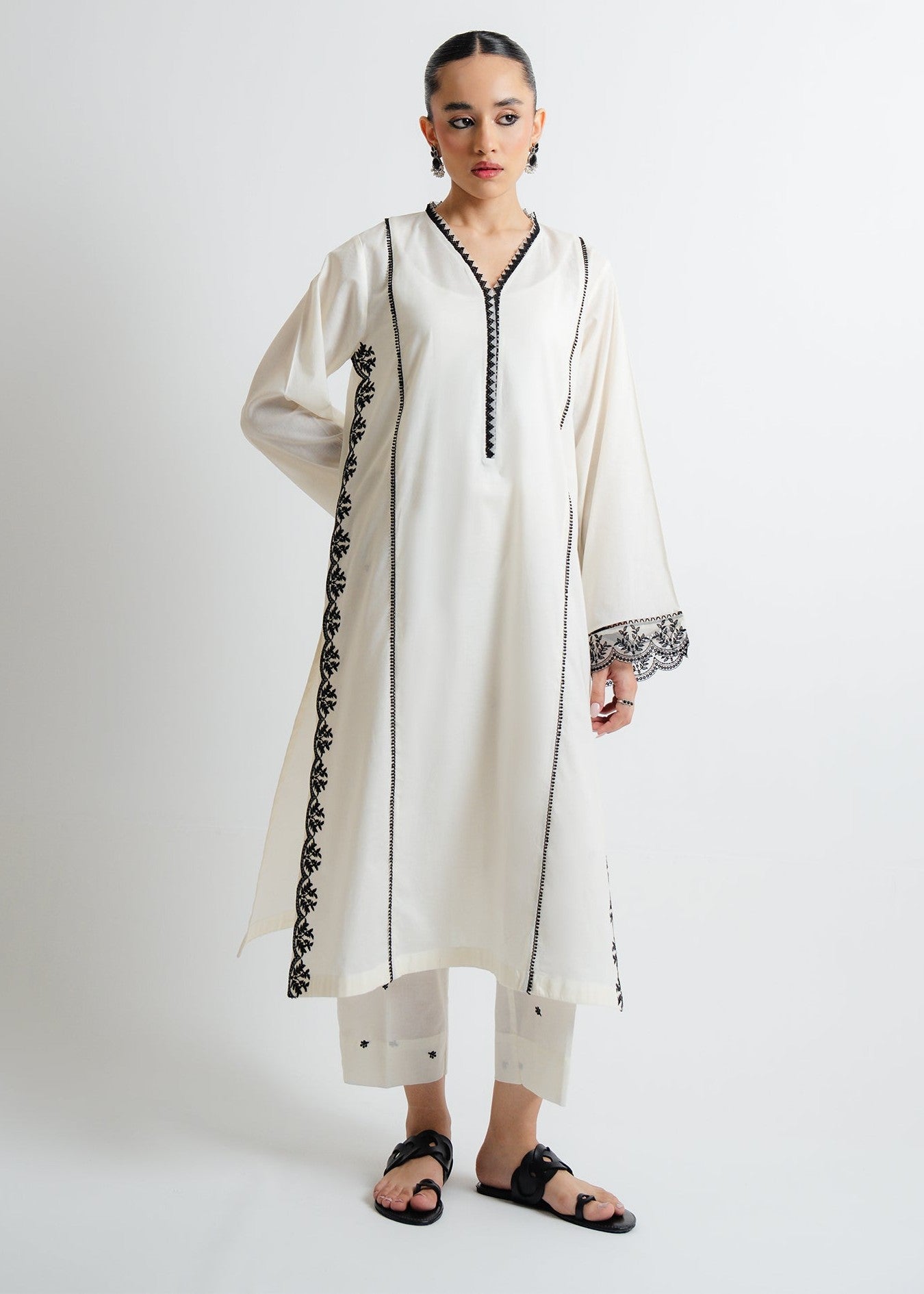 The Turkish Wear Off White Black Embroidered Women 2pcs