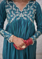 Ripret Stripe Embroidered Set Women 2pcs