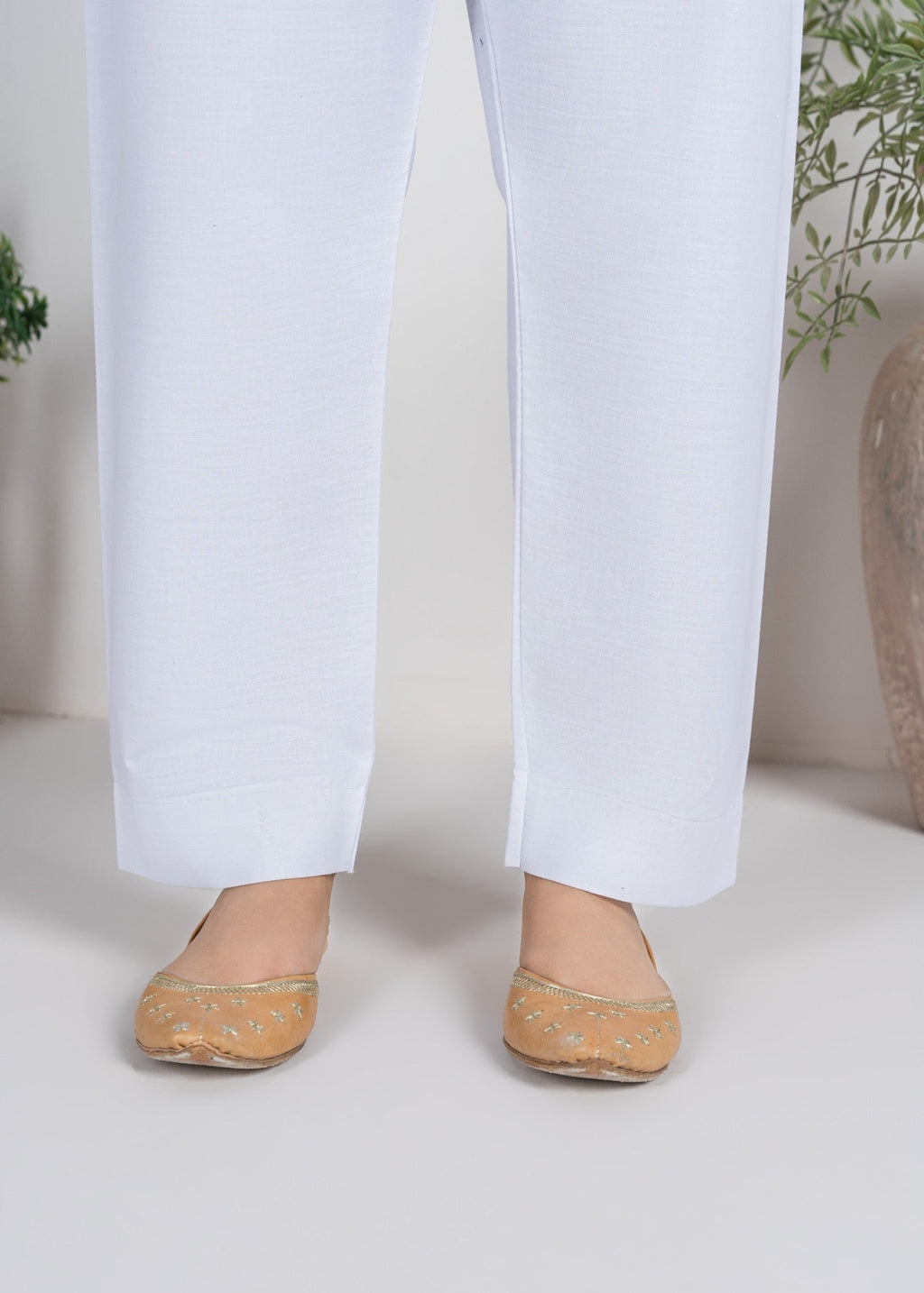Rangeenz Plain Trouser Capri MIDR White Women 1pcs