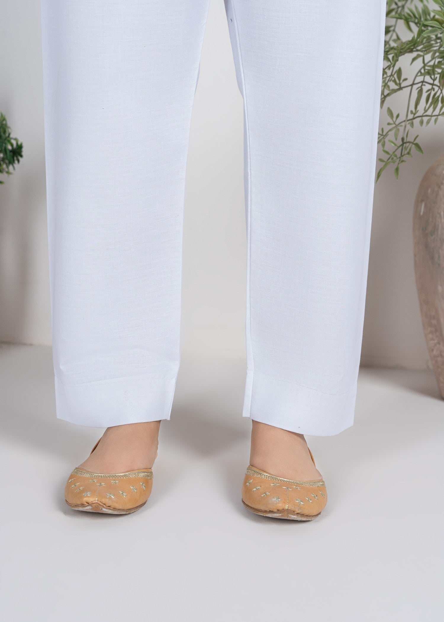 Rangeenz Plain Trouser Capri MIDR White Women 1pcs